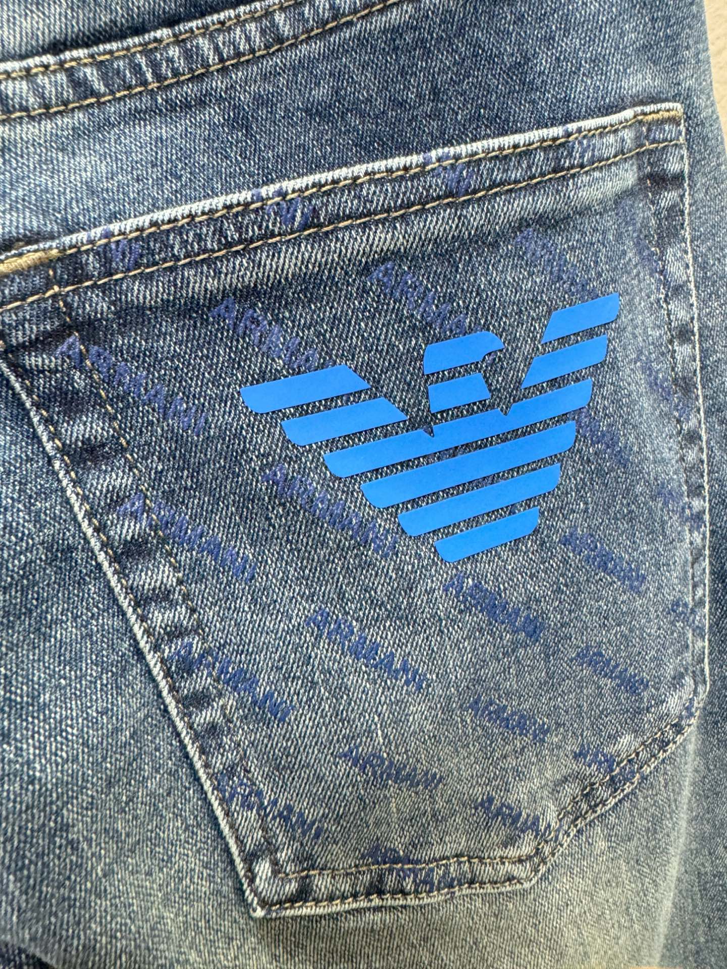 Armani 阿玛尼 2025专柜新品，原版牛仔裤 原版重工打造，品牌经典LOGO设计，三标齐全！原版五