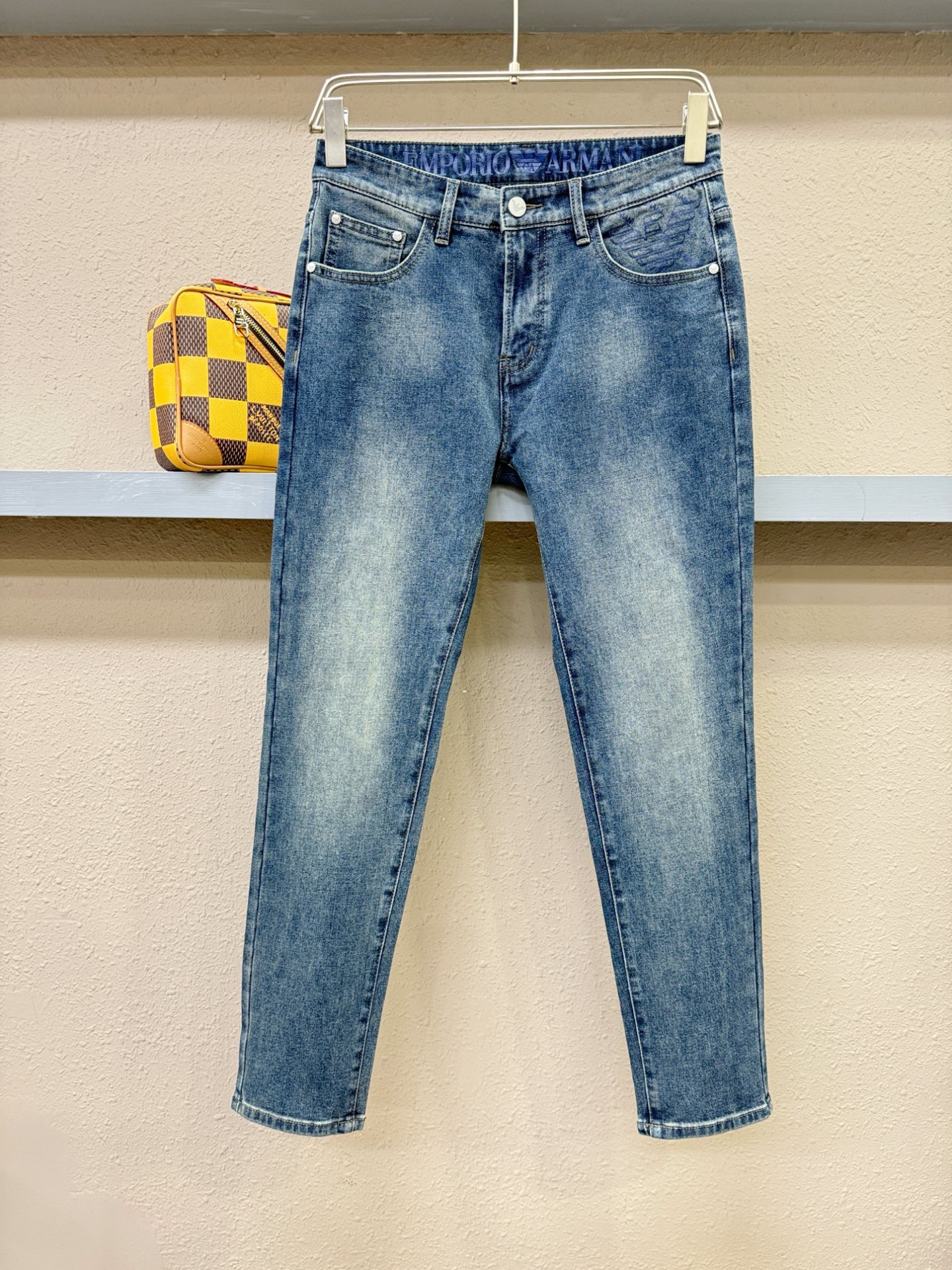Armani 阿玛尼 2025专柜新品，原版牛仔裤 原版重工打造，品牌经典LOGO设计，三标齐全！原版五