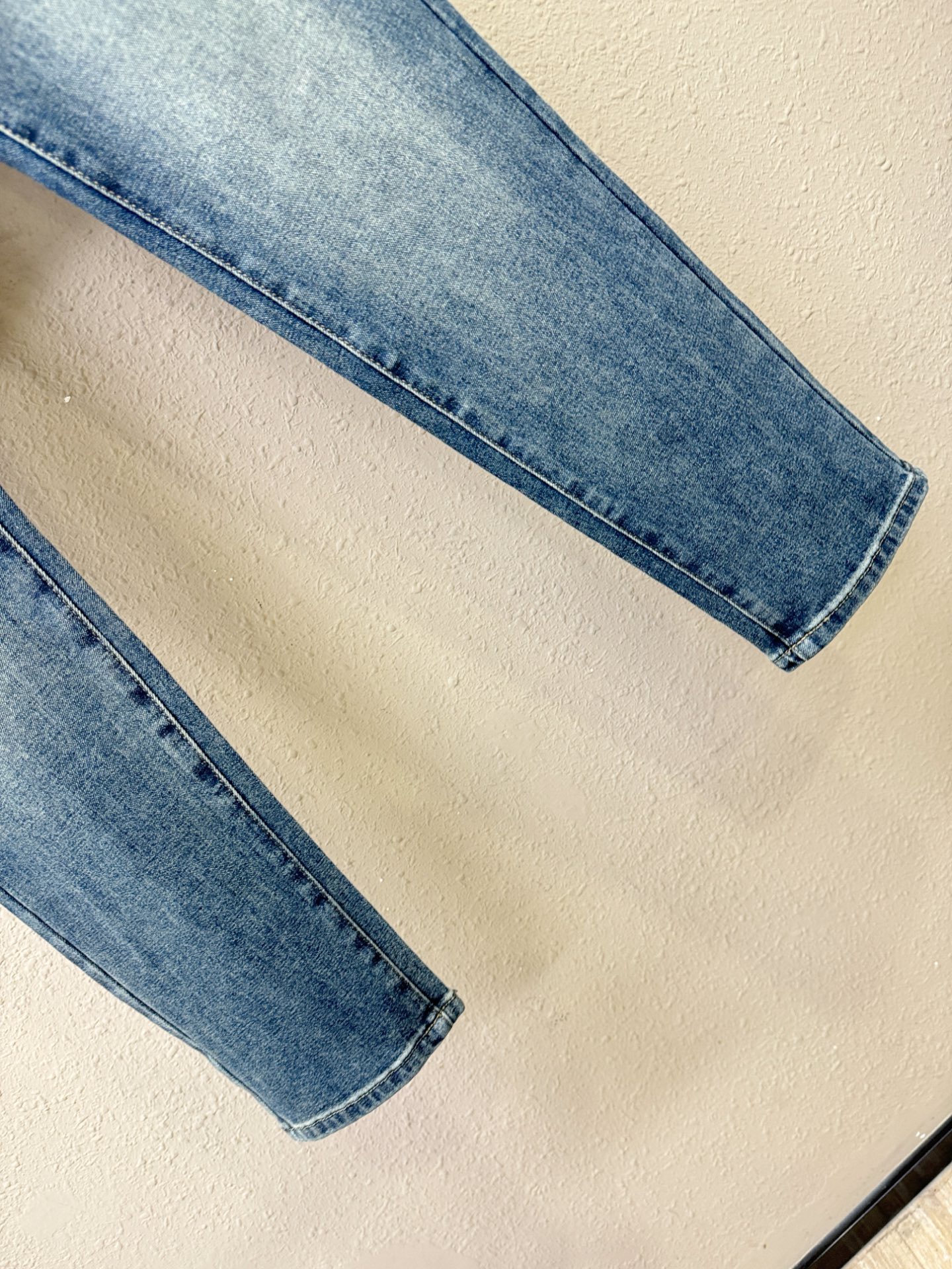 Armani 阿玛尼 2025专柜新品，原版牛仔裤 原版重工打造，品牌经典LOGO设计，三标齐全！原版五