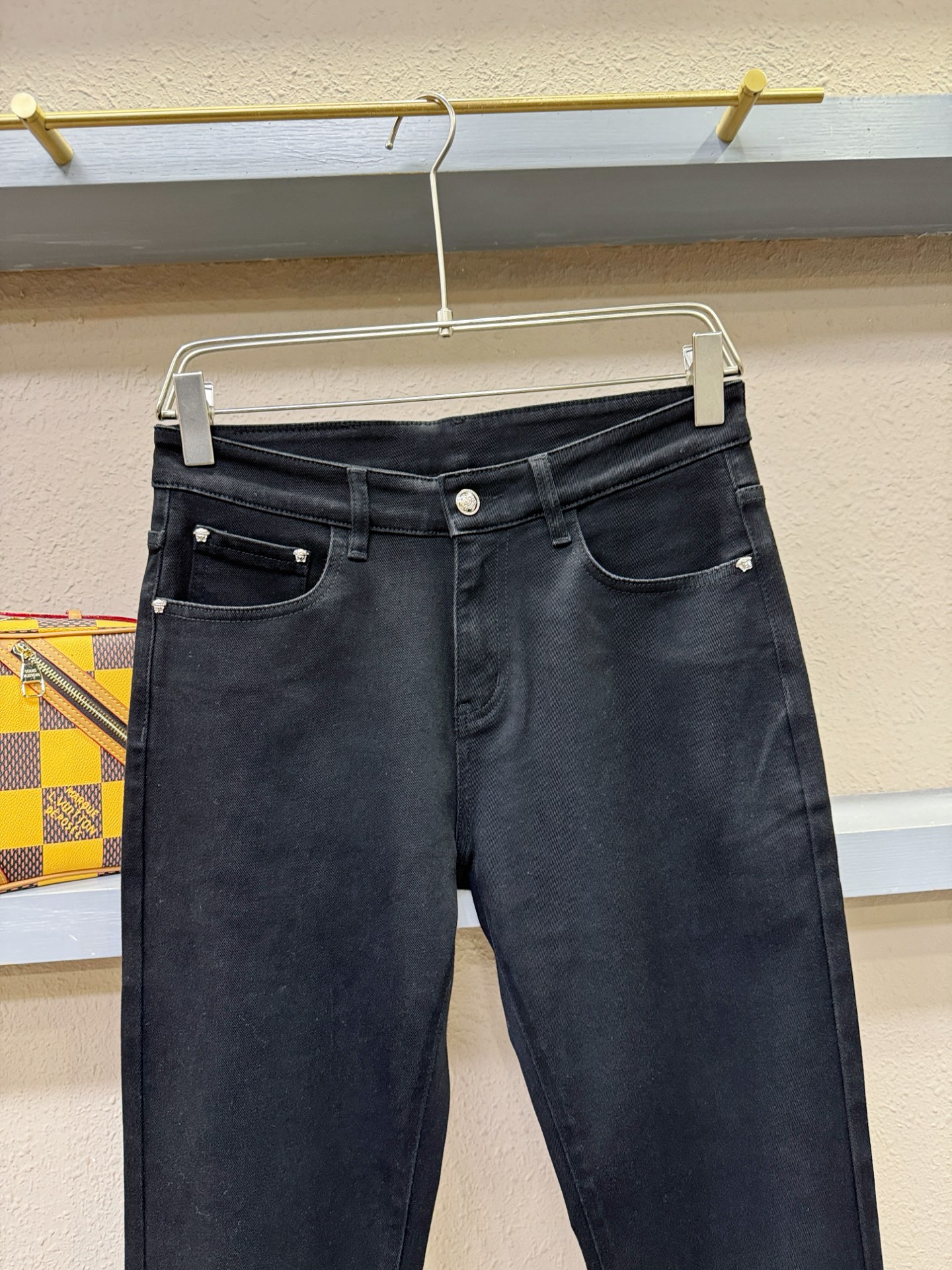 Versace 范思哲 2025专柜新品，原版牛仔裤 原版重工打造，品牌经典LOGO设计，三标齐全！原版