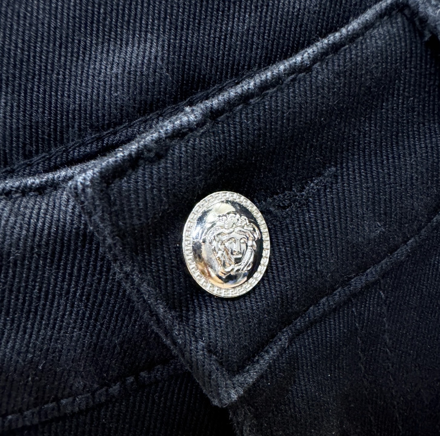 Versace 范思哲 2025专柜新品，原版牛仔裤 原版重工打造，品牌经典LOGO设计，三标齐全！原版