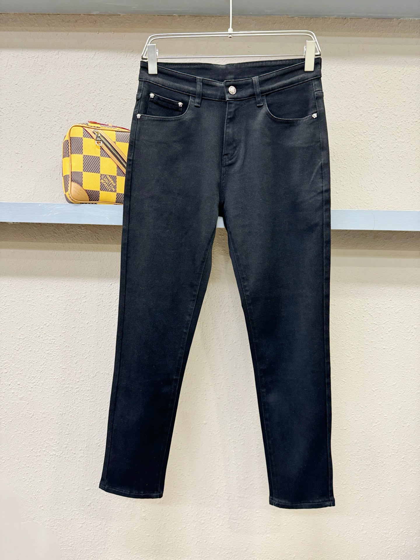 Versace 范思哲 2025专柜新品，原版牛仔裤 原版重工打造，品牌经典LOGO设计，三标齐全！原版