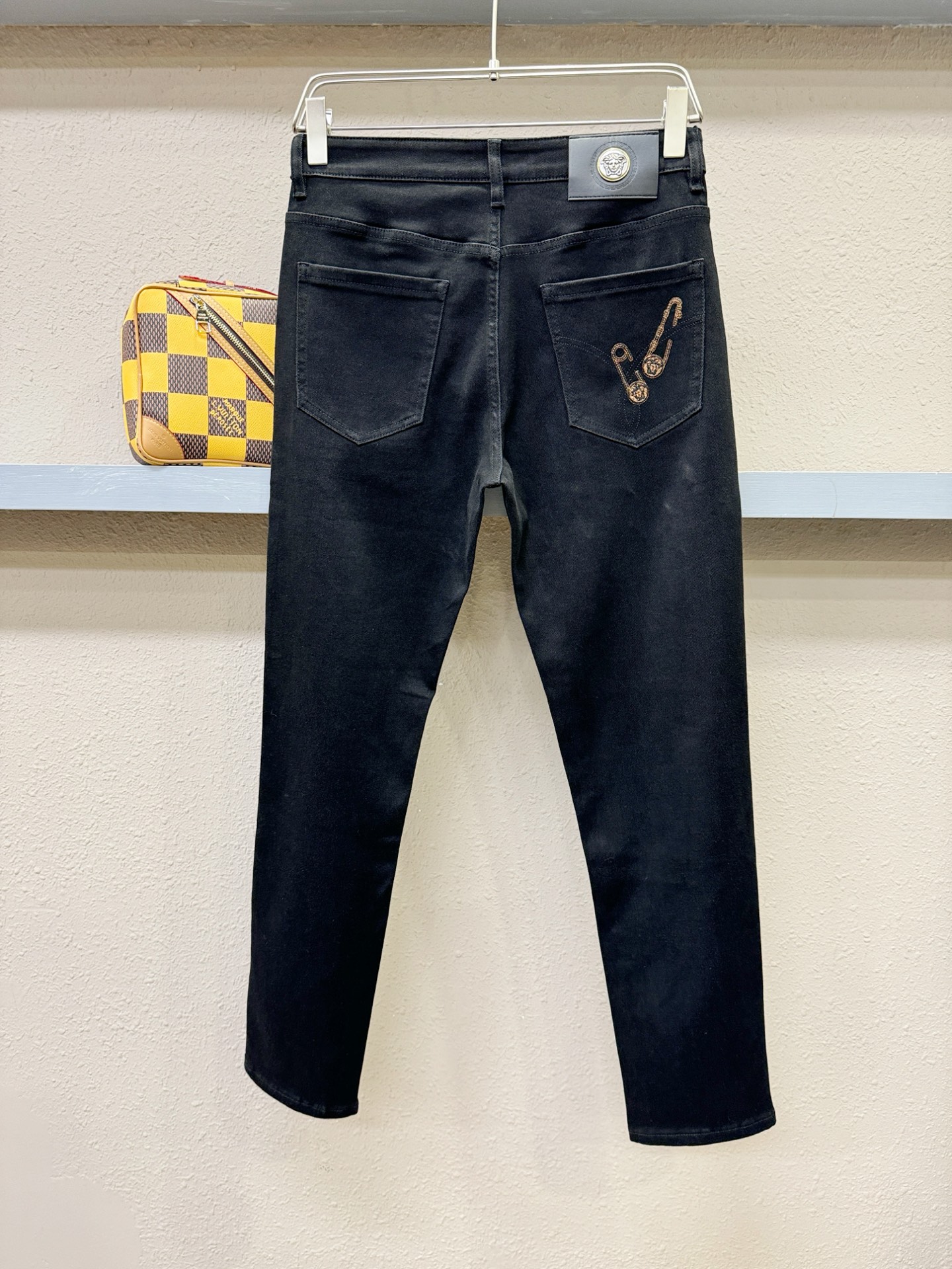 Versace 范思哲 2025专柜新品，原版牛仔裤 原版重工打造，品牌经典LOGO设计，三标齐全！原版