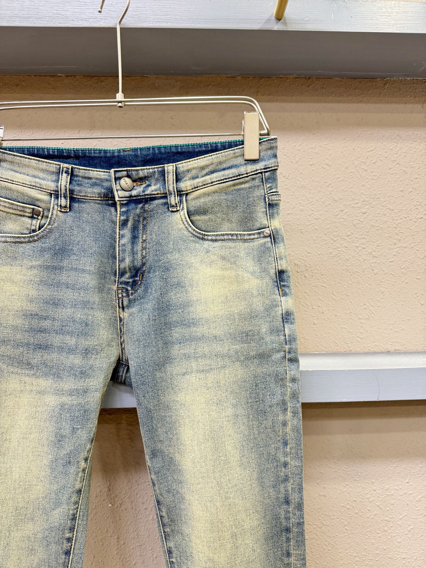 PRADA 普拉达 2025专柜新品，原版牛仔裤 原版重工打造，品牌经典LOGO设计，三标齐全！原版五金