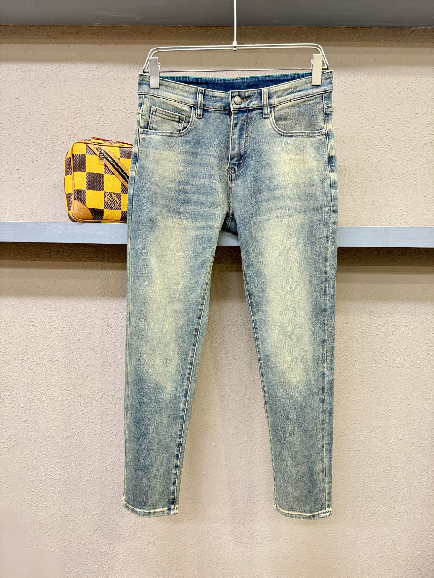 PRADA 普拉达 2025专柜新品，原版牛仔裤 原版重工打造，品牌经典LOGO设计，三标齐全！原版五金