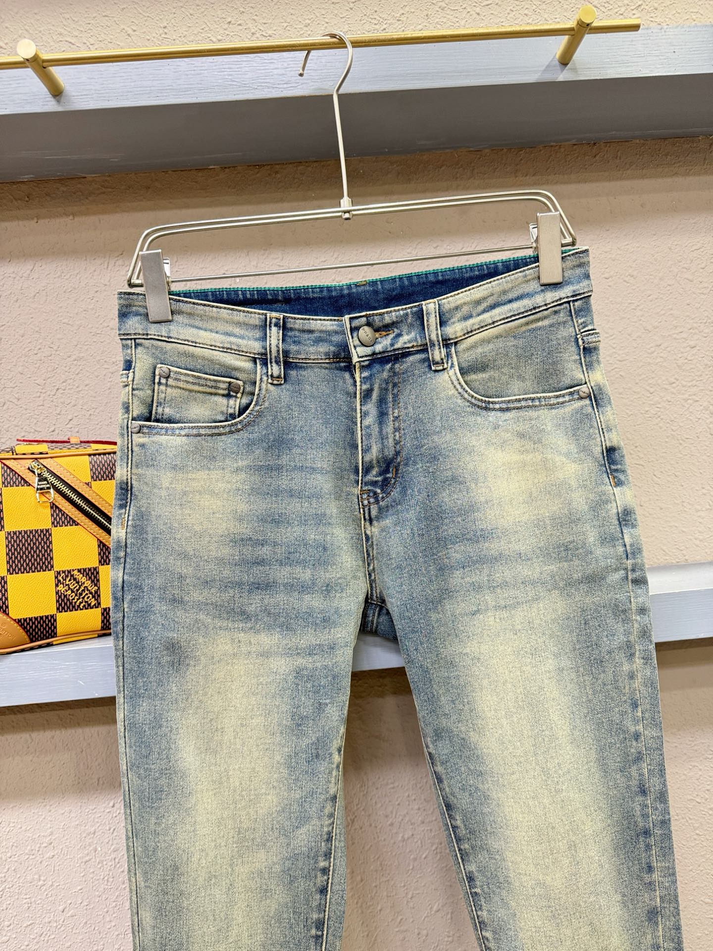 PRADA 普拉达 2025专柜新品，原版牛仔裤 原版重工打造，品牌经典LOGO设计，三标齐全！原版五金