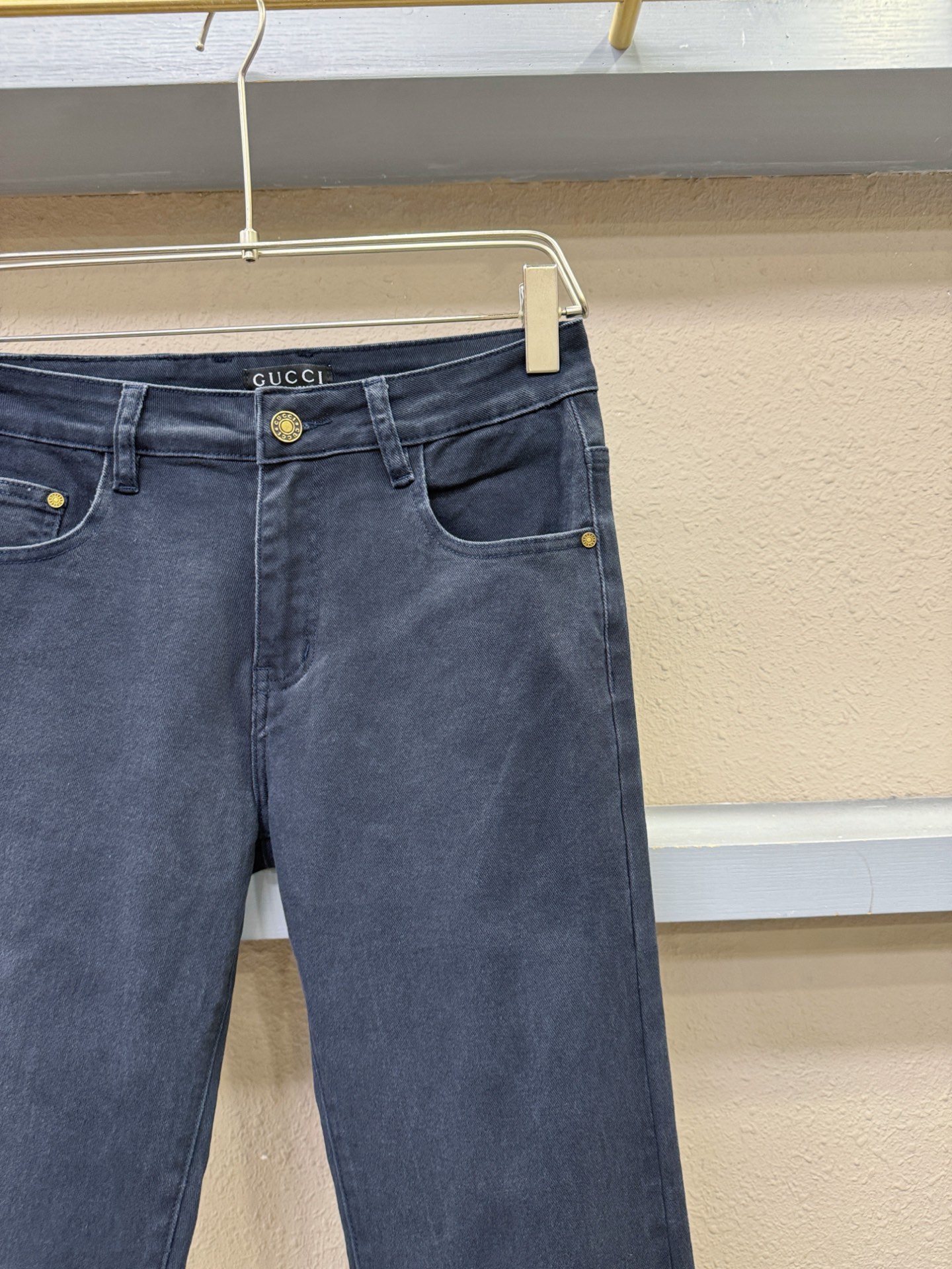 Gucci古奇 2025专柜新品，原版牛仔裤 原版重工打造，品牌经典LOGO设计，三标齐全！原版五金辅料
