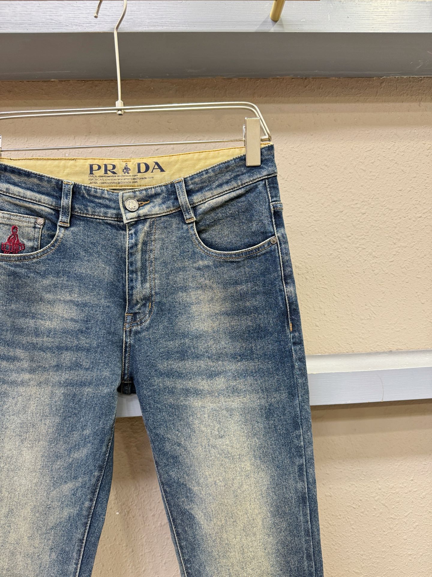 PRADA 普拉达 2025专柜新品，原版牛仔裤 原版重工打造，品牌经典LOGO设计，三标齐全！原版五金