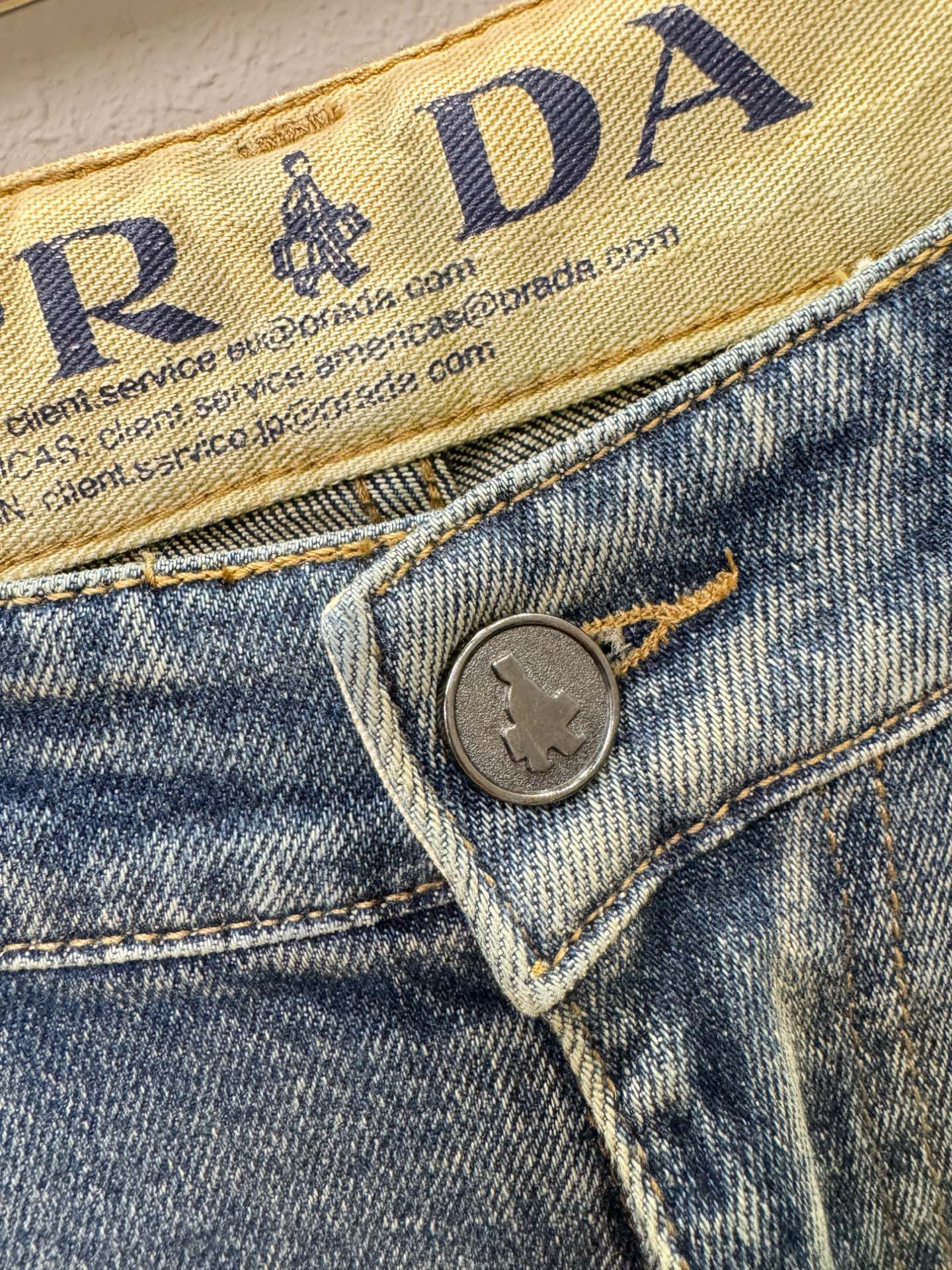 PRADA 普拉达 2025专柜新品，原版牛仔裤 原版重工打造，品牌经典LOGO设计，三标齐全！原版五金