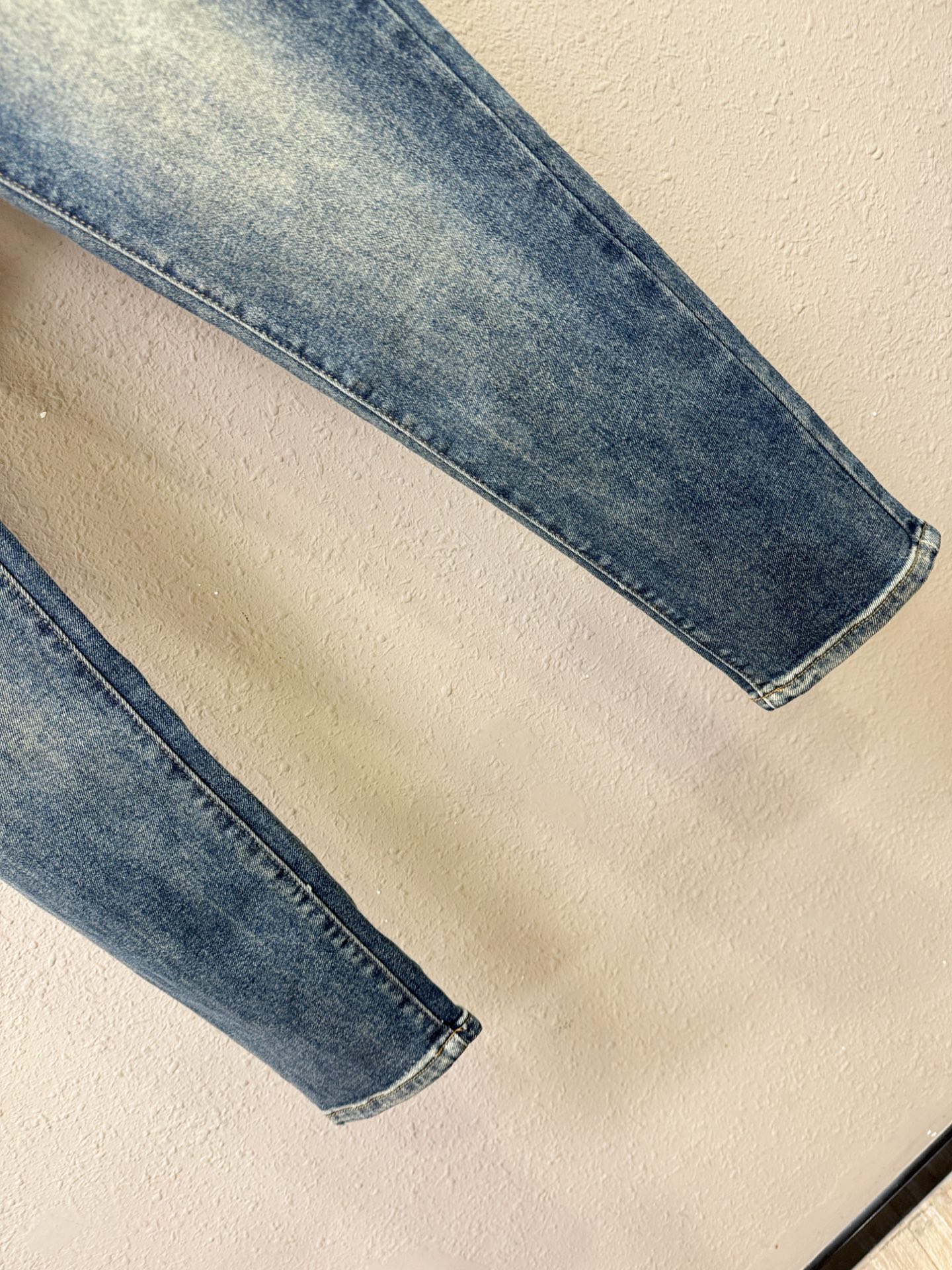 PRADA 普拉达 2025专柜新品，原版牛仔裤 原版重工打造，品牌经典LOGO设计，三标齐全！原版五金