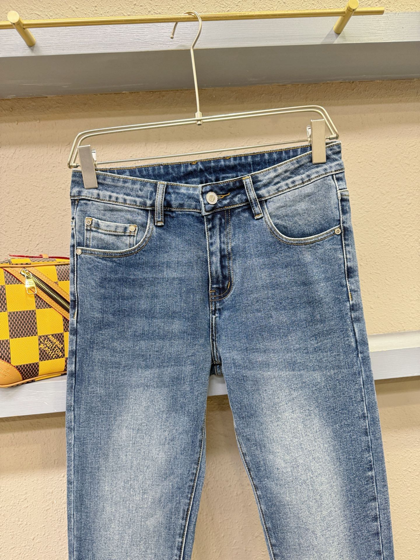 Dior迪奥 2025专柜新品，原版牛仔裤 原版重工打造，品牌经典LOGO设计，三标齐全！原版五金辅料。