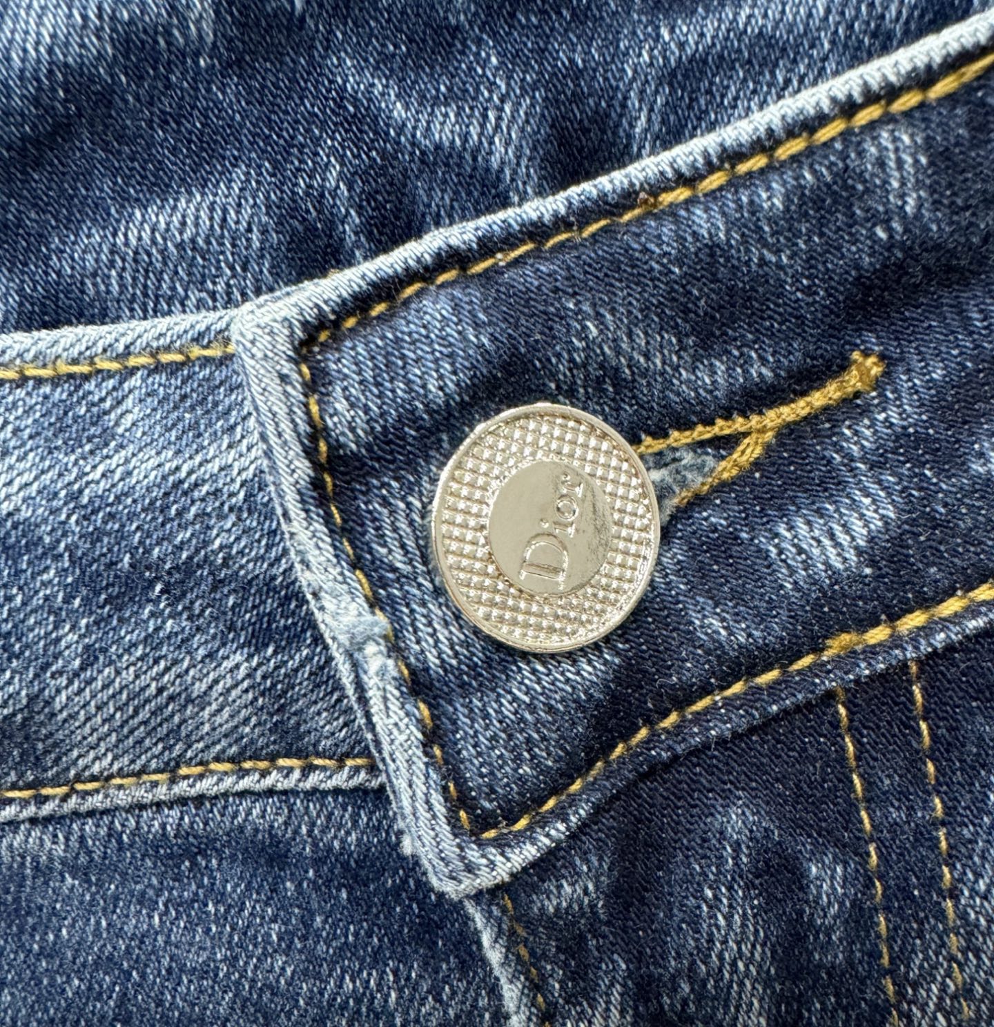 Dior迪奥 2025专柜新品，原版牛仔裤 原版重工打造，品牌经典LOGO设计，三标齐全！原版五金辅料。