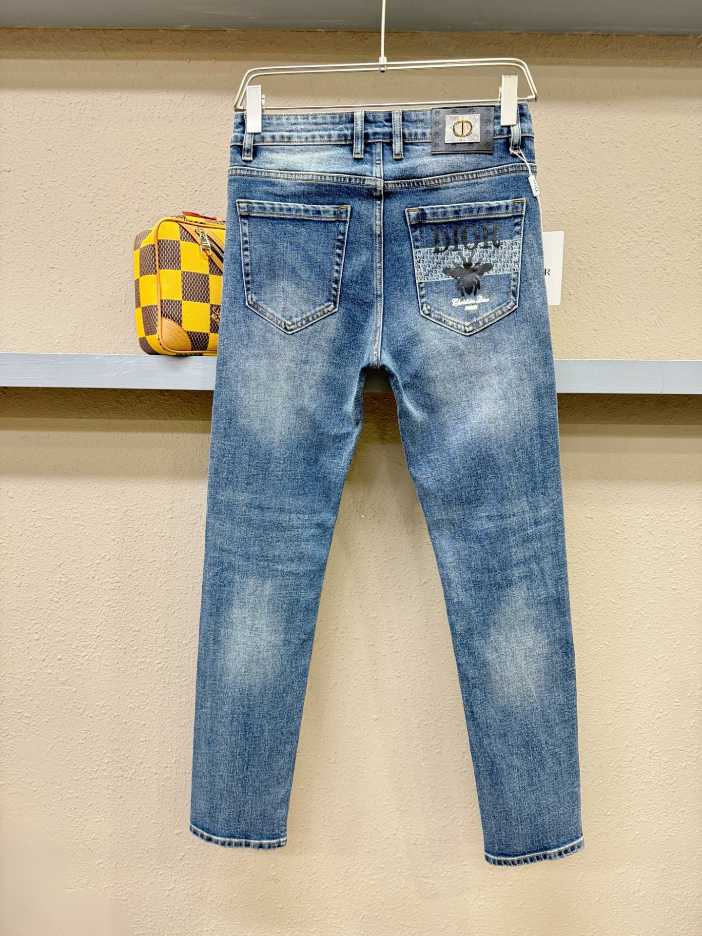 Dior迪奥 2025专柜新品，原版牛仔裤 原版重工打造，品牌经典LOGO设计，三标齐全！原版五金辅料。