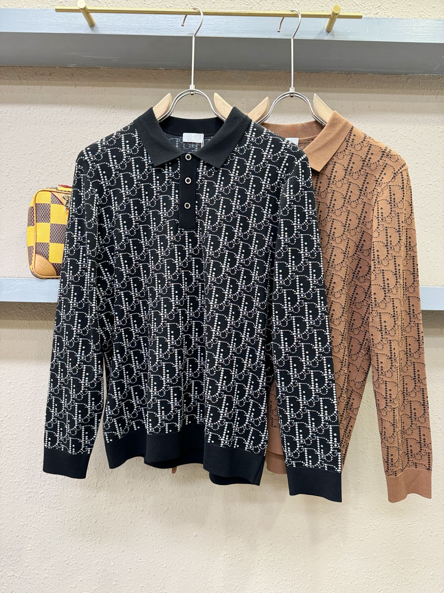 Dior迪奥2025秋冬新款毛衣，桑蚕丝+绵羊毛，顶级桑蚕丝绵羊毛面料，手感柔软。 logo图案设计，贸