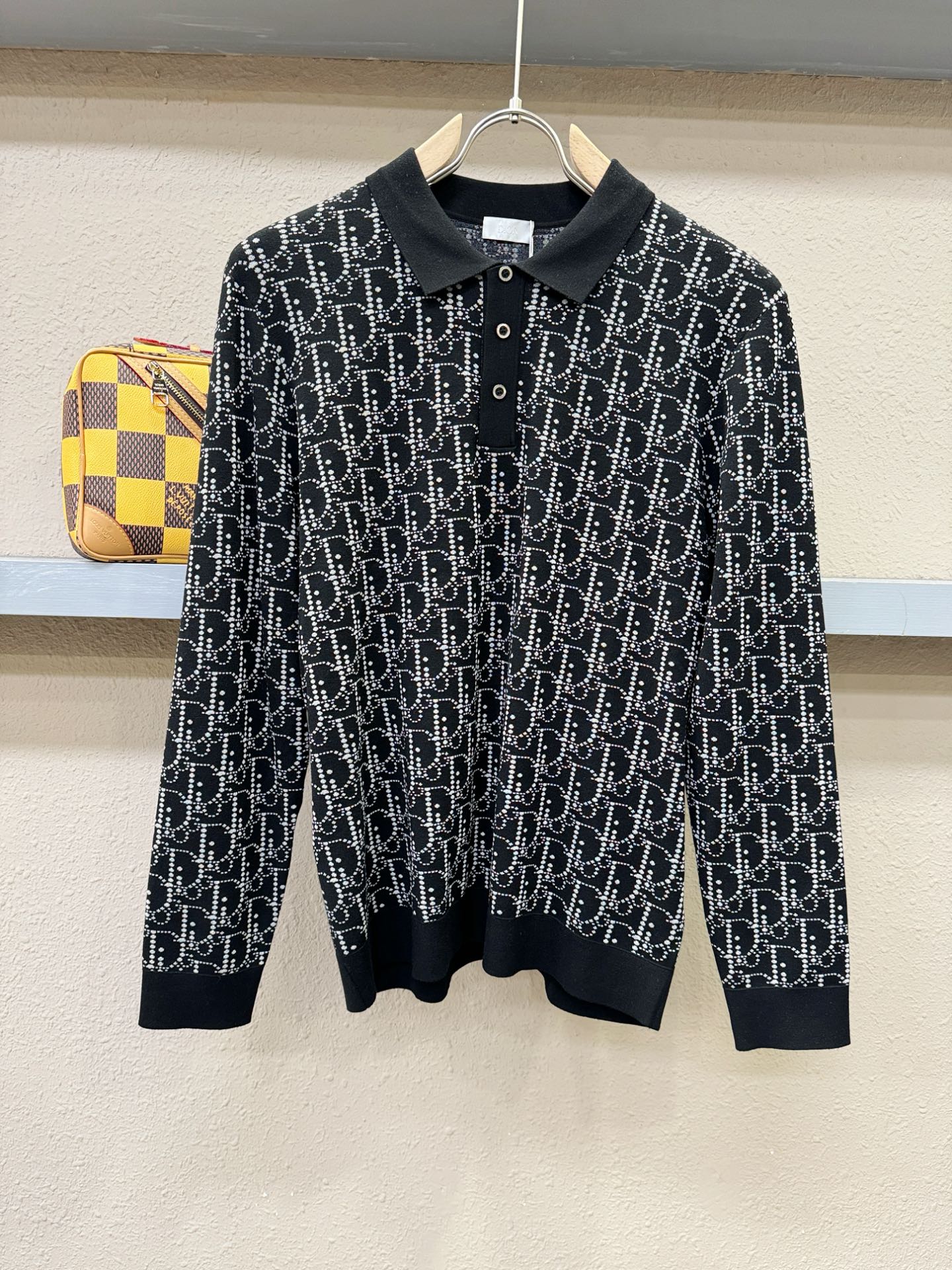 Dior迪奥2025秋冬新款毛衣，桑蚕丝+绵羊毛，顶级桑蚕丝绵羊毛面料，手感柔软。 logo图案设计，贸