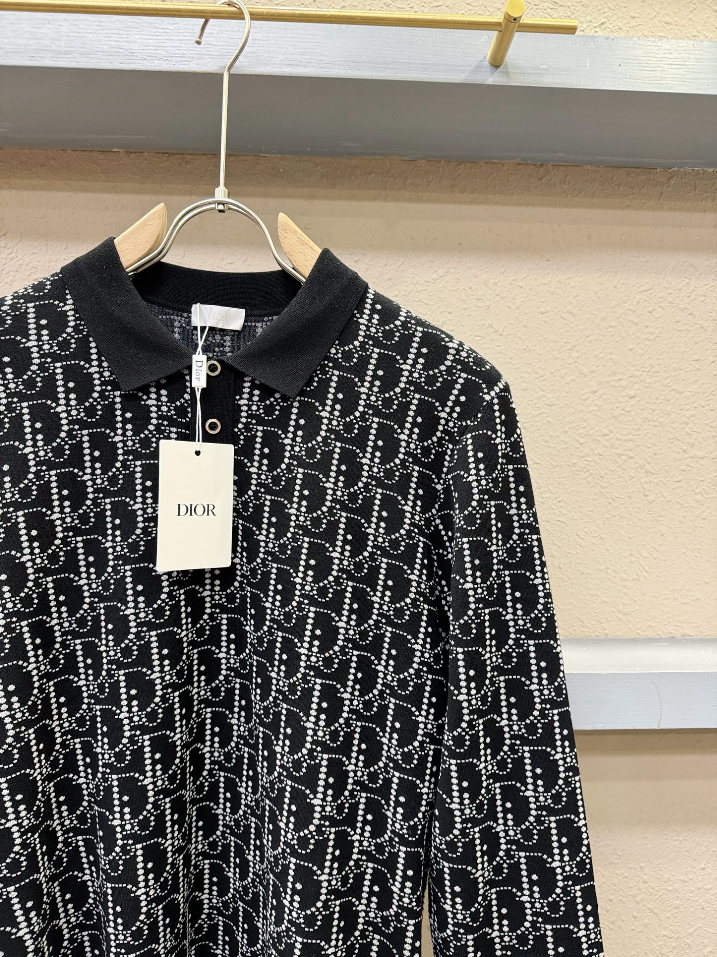 Dior迪奥2025秋冬新款毛衣，桑蚕丝+绵羊毛，顶级桑蚕丝绵羊毛面料，手感柔软。 logo图案设计，贸