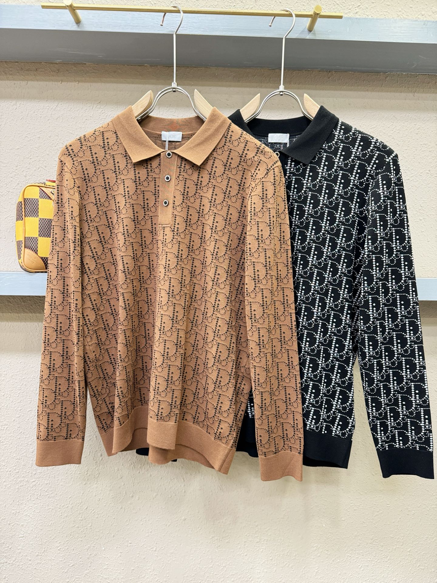 Dior迪奥2025秋冬新款毛衣，桑蚕丝+绵羊毛，顶级桑蚕丝绵羊毛面料，手感柔软。 logo图案设计，贸