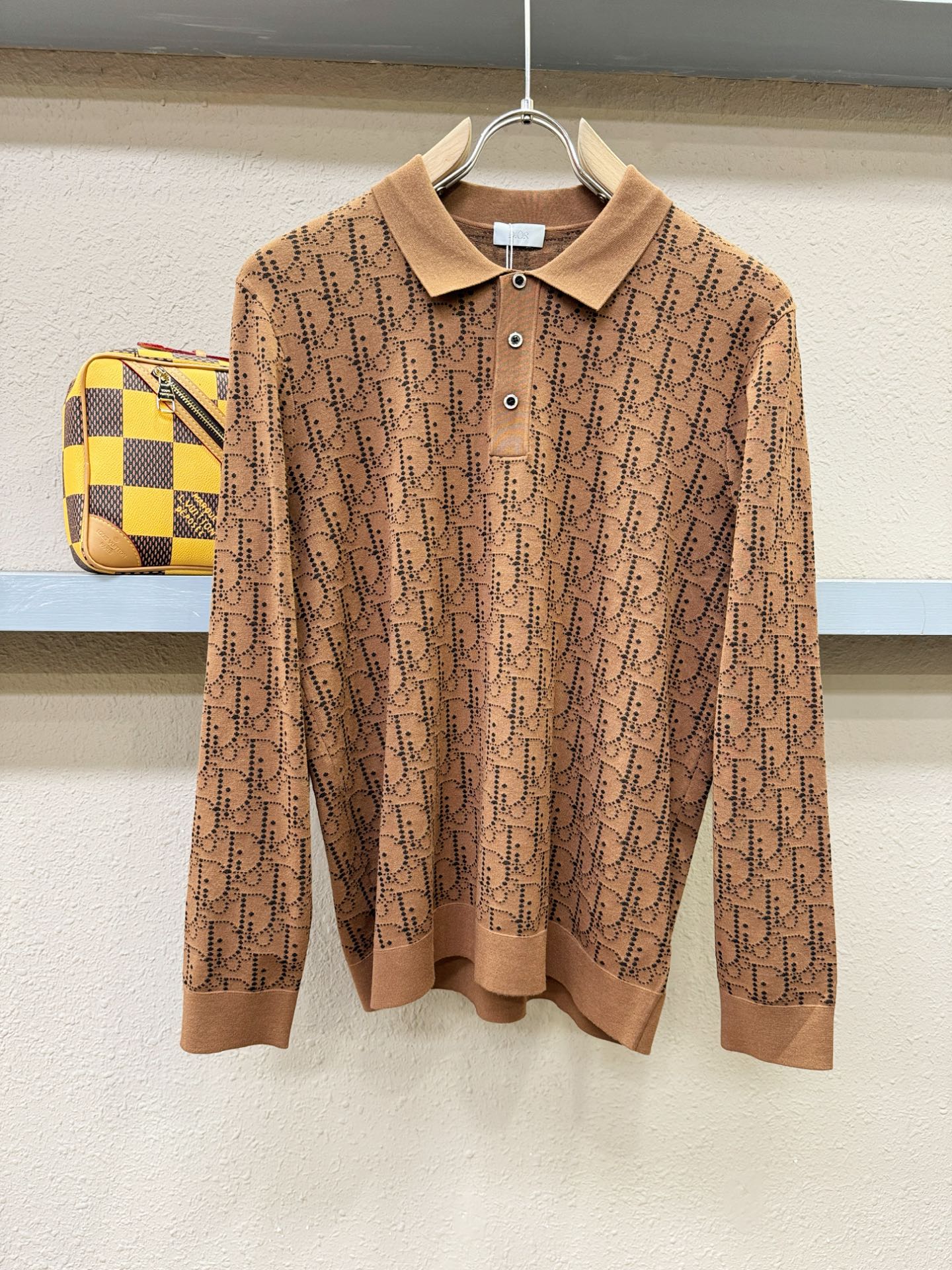 Dior迪奥2025秋冬新款毛衣，桑蚕丝+绵羊毛，顶级桑蚕丝绵羊毛面料，手感柔软。 logo图案设计，贸