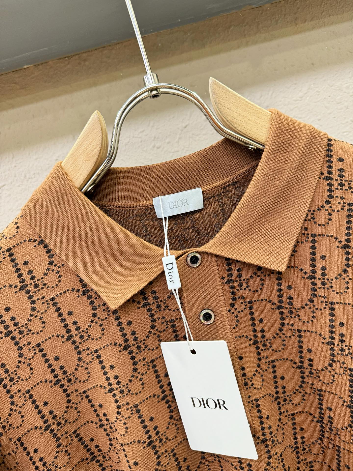 Dior迪奥2025秋冬新款毛衣，桑蚕丝+绵羊毛，顶级桑蚕丝绵羊毛面料，手感柔软。 logo图案设计，贸