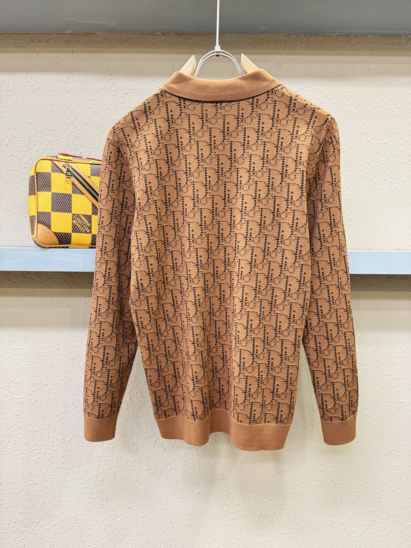 Dior迪奥2025秋冬新款毛衣，桑蚕丝+绵羊毛，顶级桑蚕丝绵羊毛面料，手感柔软。 logo图案设计，贸