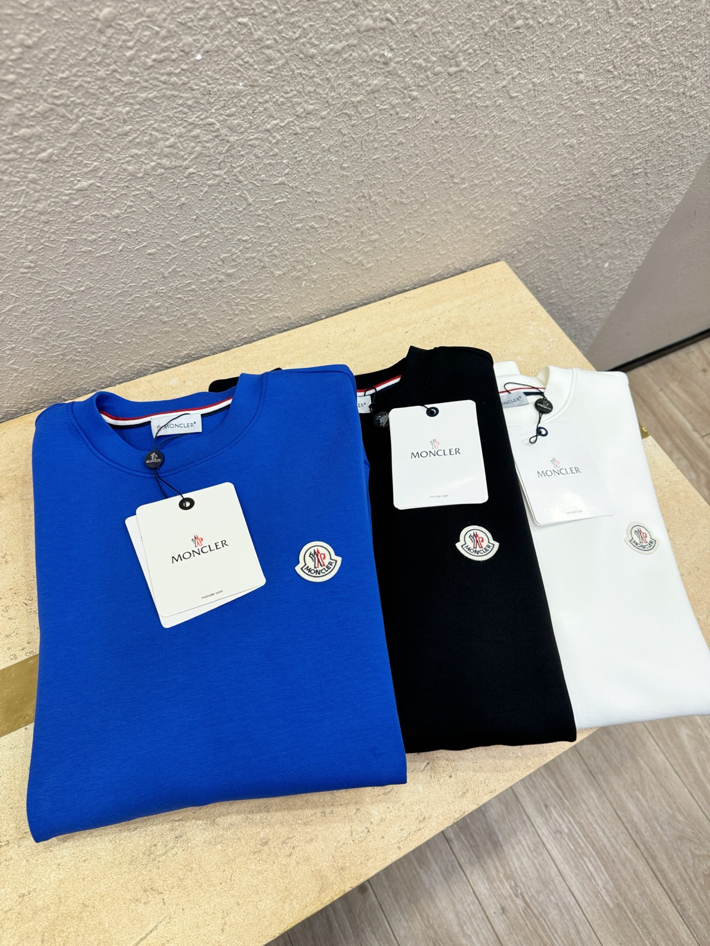 Moncler蒙口 秋季新品 长袖卫衣，经典Logo设计，百搭款 官网同步发售 定制面料，柔软细腻，亲肤