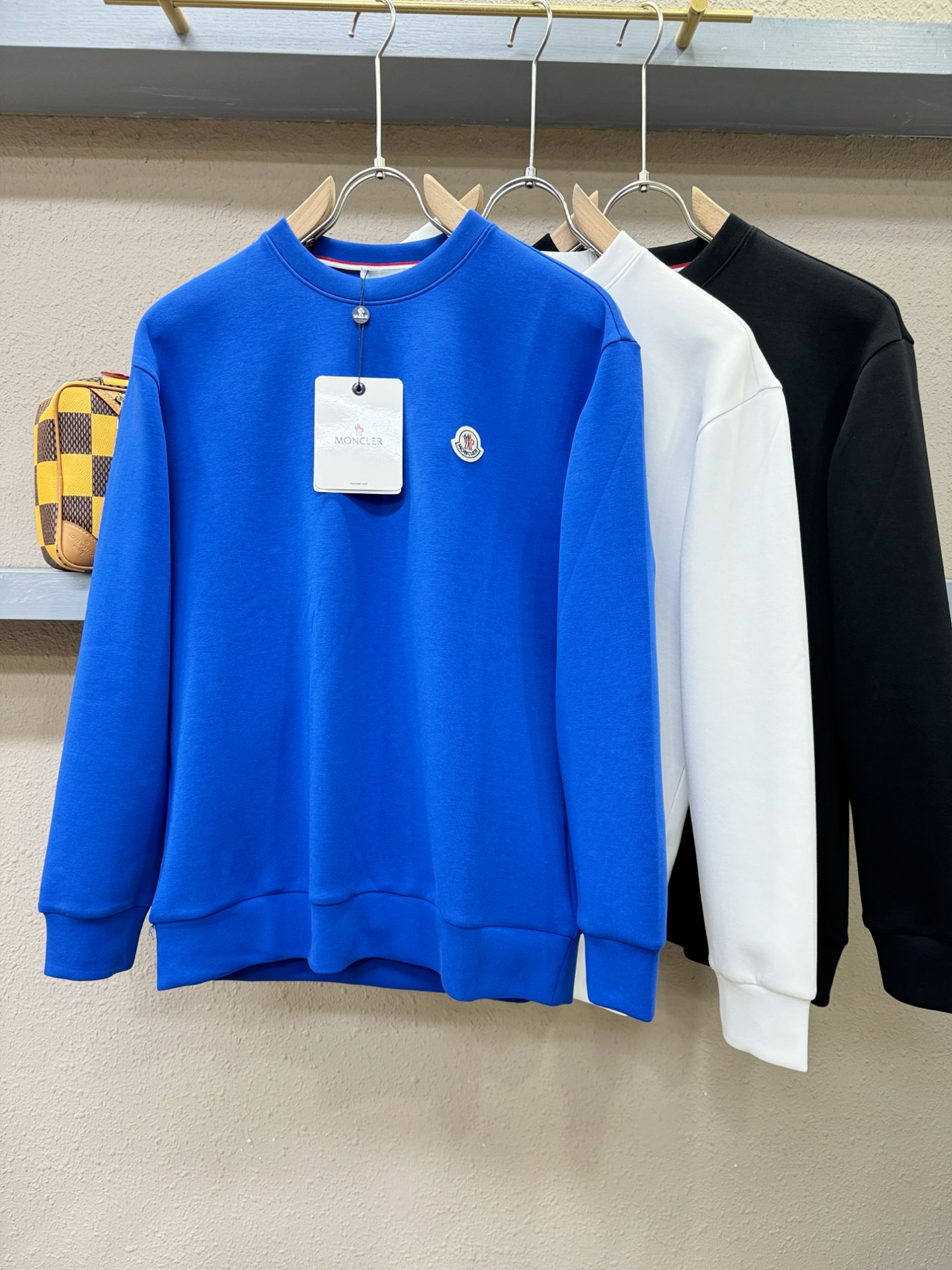 Moncler蒙口 秋季新品 长袖卫衣，经典Logo设计，百搭款 官网同步发售 定制面料，柔软细腻，亲肤