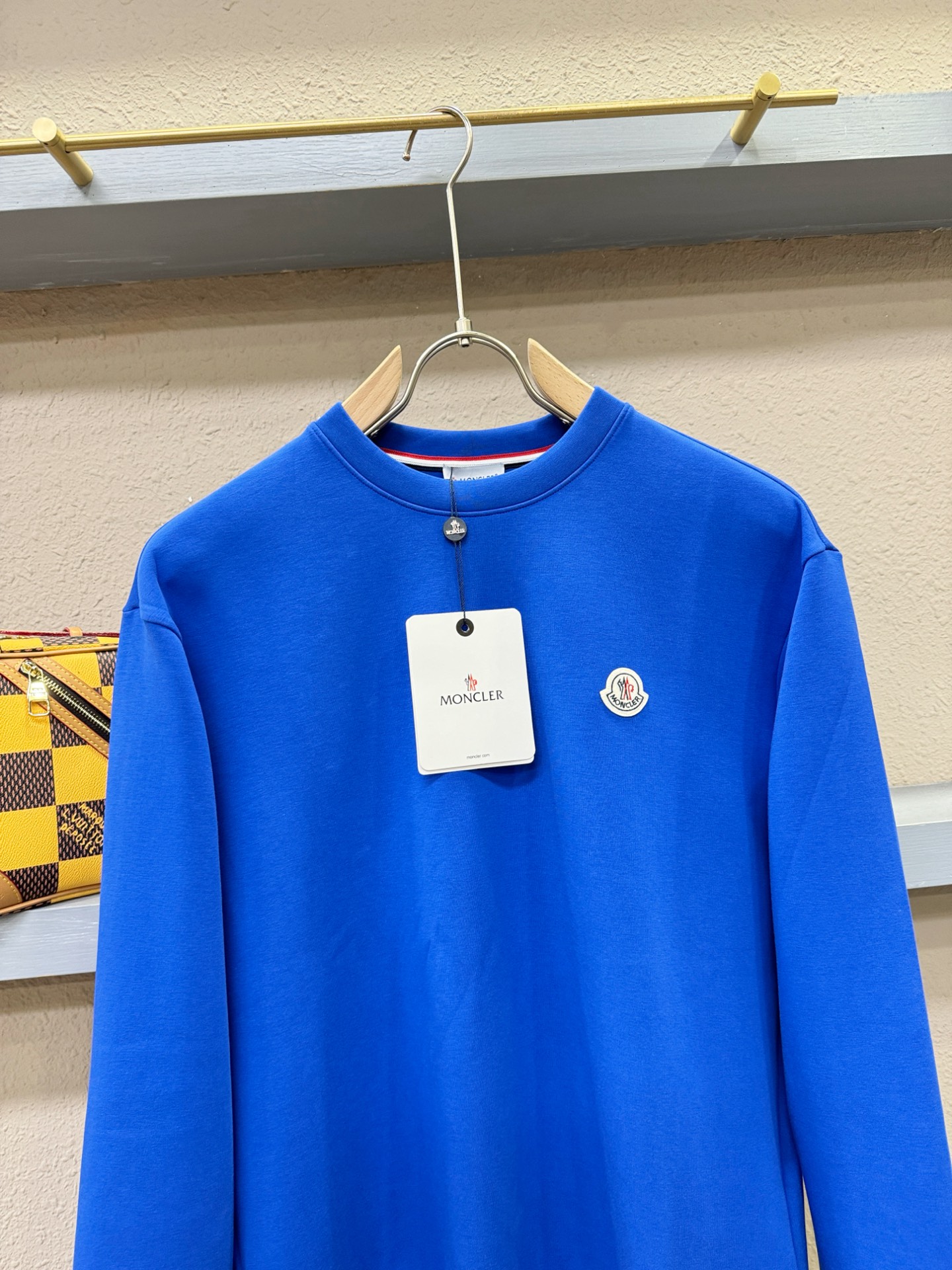 Moncler蒙口 秋季新品 长袖卫衣，经典Logo设计，百搭款 官网同步发售 定制面料，柔软细腻，亲肤