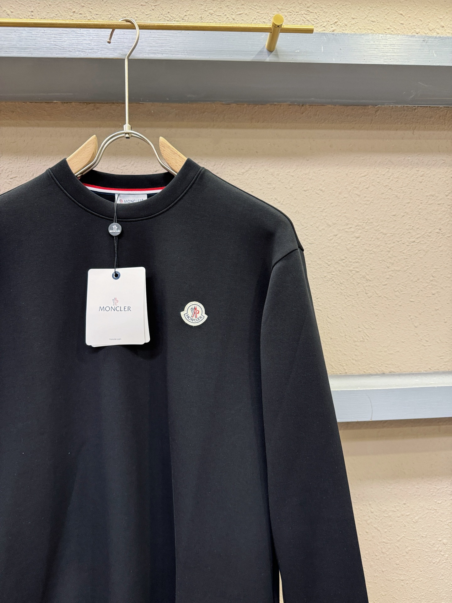 Moncler蒙口 秋季新品 长袖卫衣，经典Logo设计，百搭款 官网同步发售 定制面料，柔软细腻，亲肤