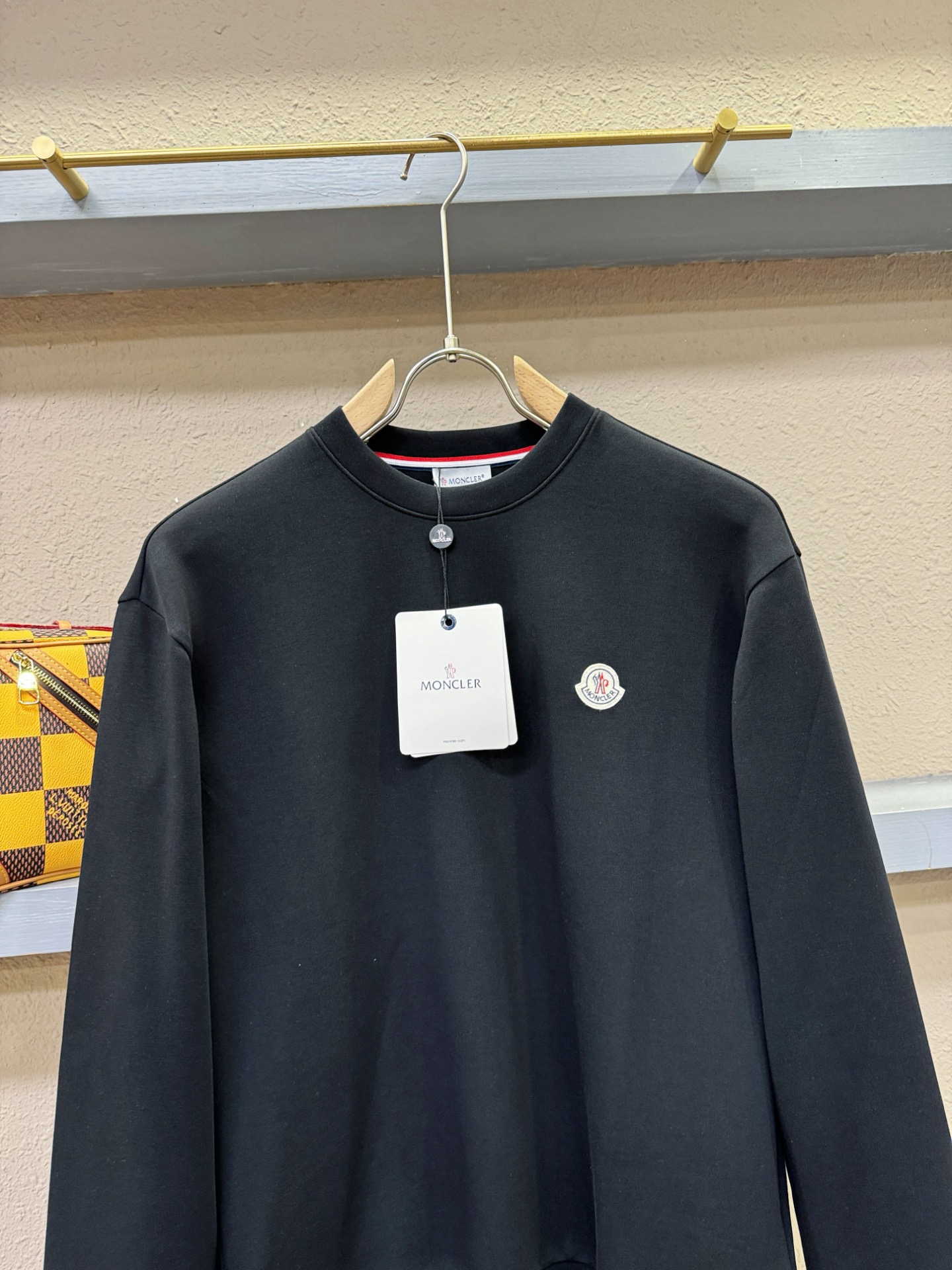 Moncler蒙口 秋季新品 长袖卫衣，经典Logo设计，百搭款 官网同步发售 定制面料，柔软细腻，亲肤