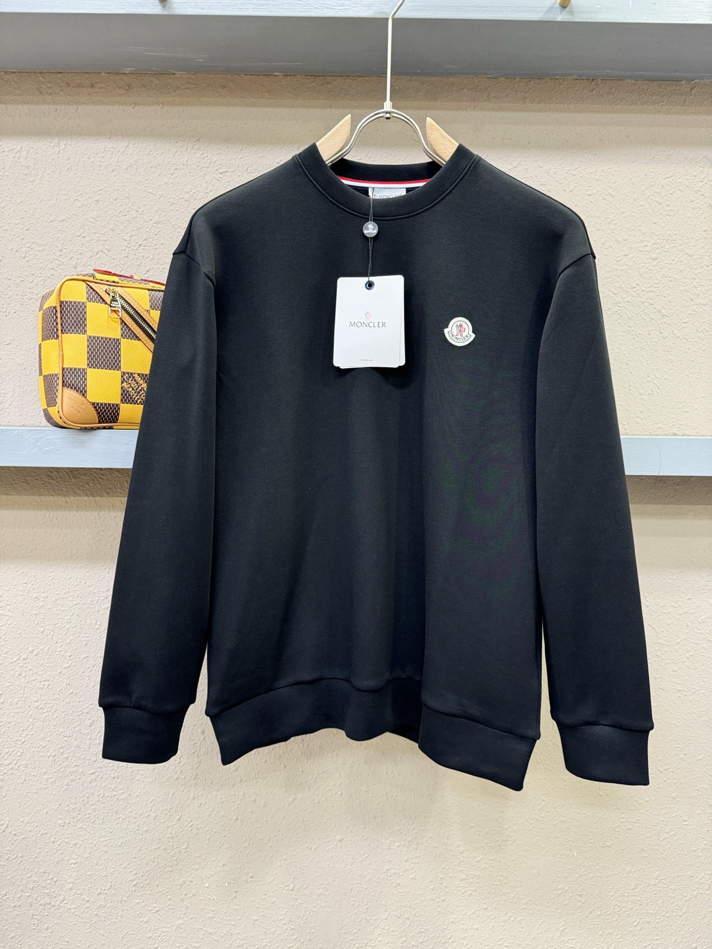 Moncler蒙口 秋季新品 长袖卫衣，经典Logo设计，百搭款 官网同步发售 定制面料，柔软细腻，亲肤