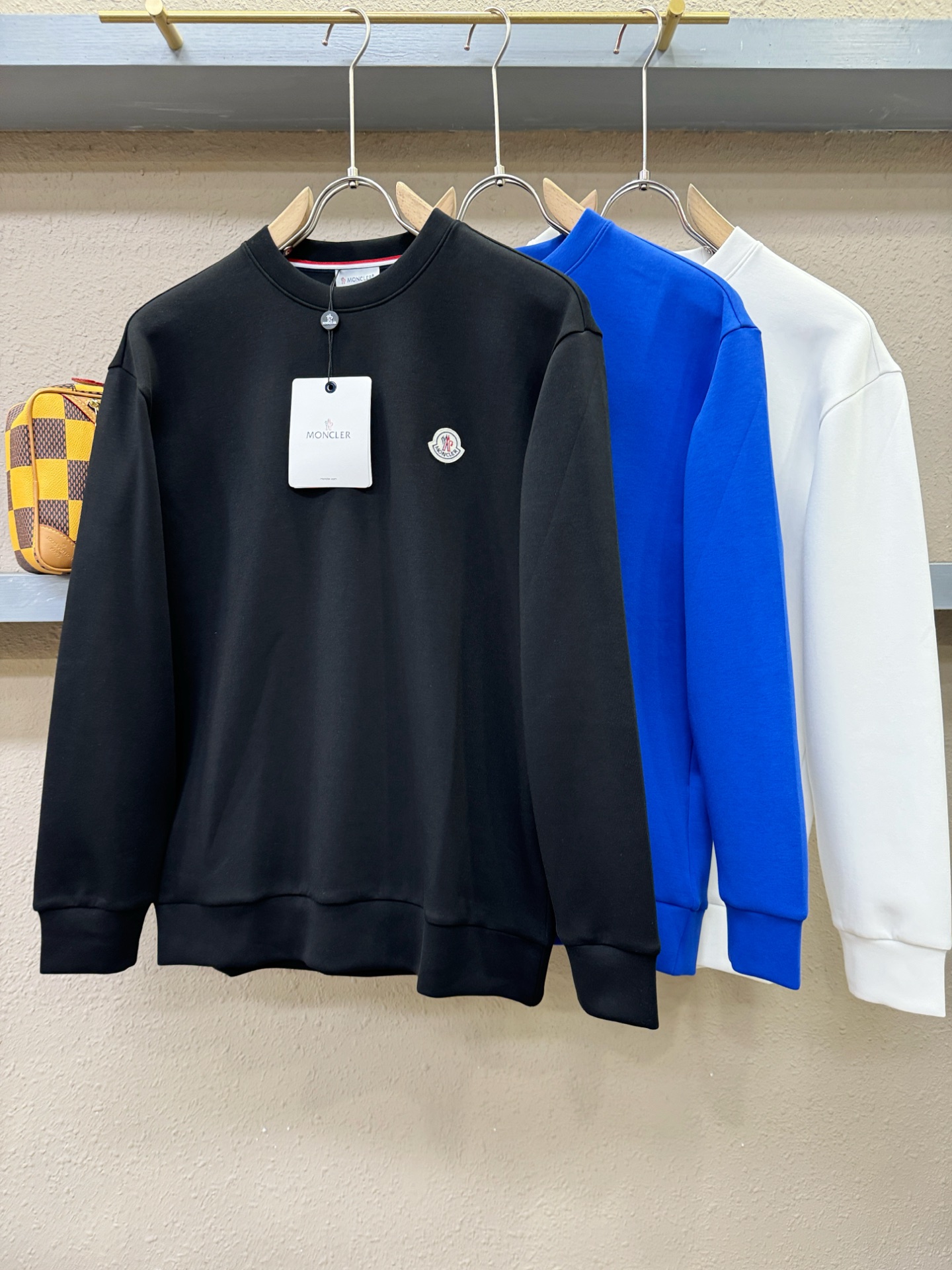 Moncler蒙口 秋季新品 长袖卫衣，经典Logo设计，百搭款 官网同步发售 定制面料，柔软细腻，亲肤