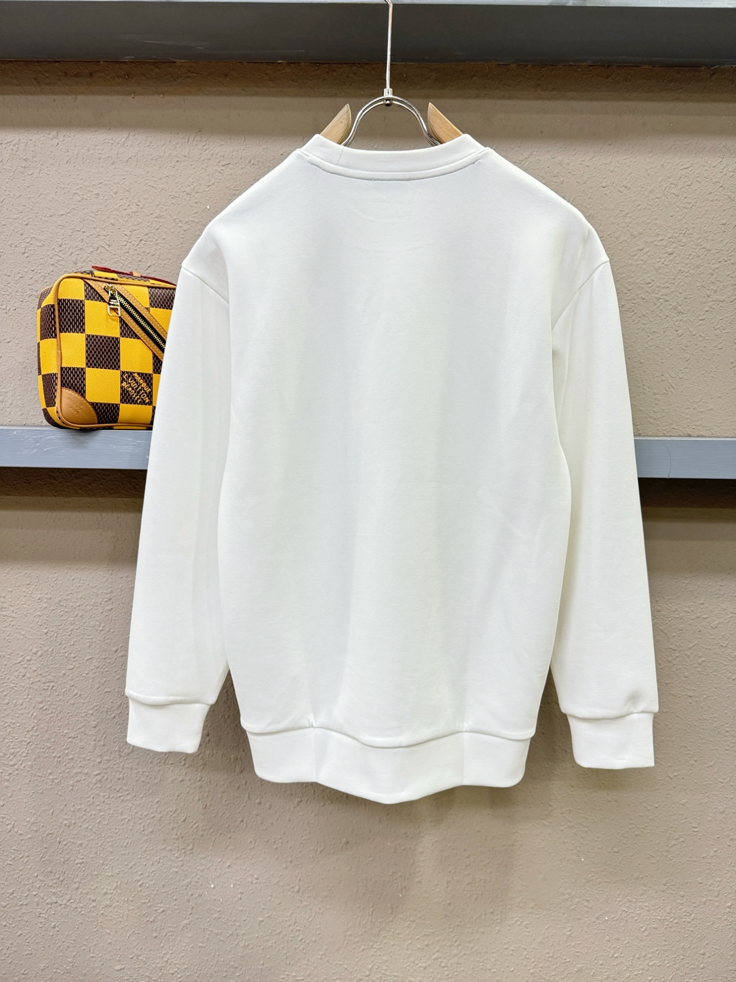 Moncler蒙口 秋季新品 长袖卫衣，经典Logo设计，百搭款 官网同步发售 定制面料，柔软细腻，亲肤