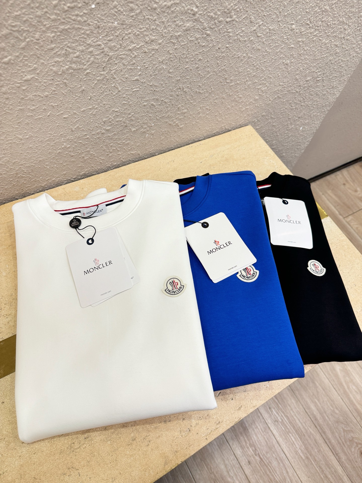 Moncler蒙口 秋季新品 长袖卫衣，经典Logo设计，百搭款 官网同步发售 定制面料，柔软细腻，亲肤