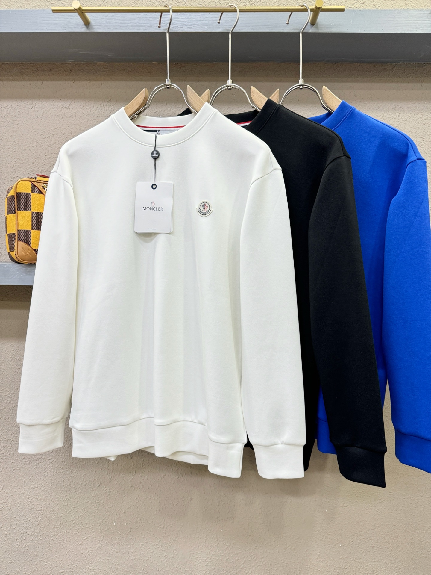 Moncler蒙口 秋季新品 长袖卫衣，经典Logo设计，百搭款 官网同步发售 定制面料，柔软细腻，亲肤