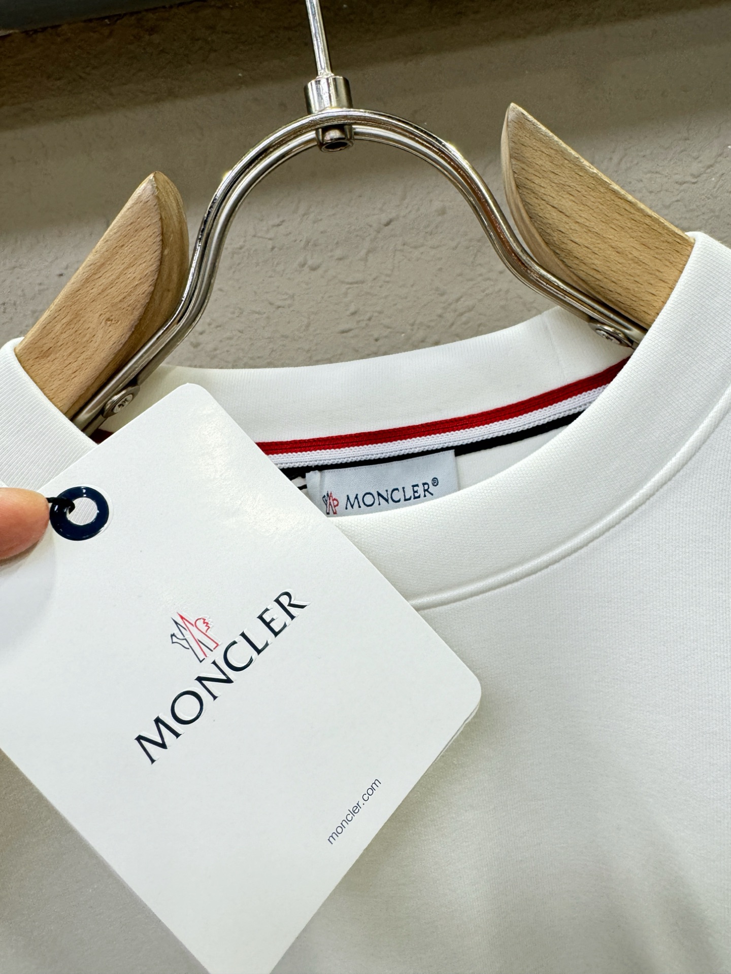 Moncler蒙口 秋季新品 长袖卫衣，经典Logo设计，百搭款 官网同步发售 定制面料，柔软细腻，亲肤