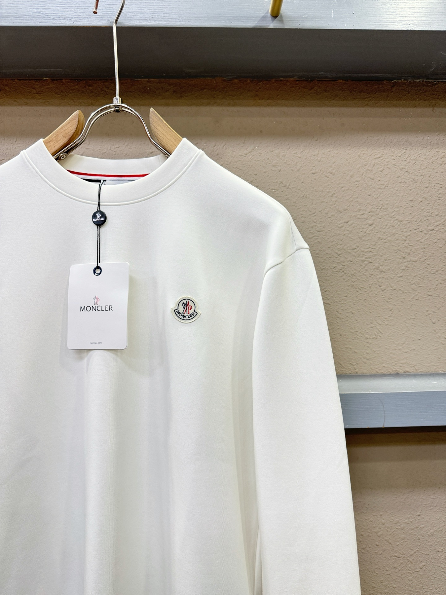 Moncler蒙口 秋季新品 长袖卫衣，经典Logo设计，百搭款 官网同步发售 定制面料，柔软细腻，亲肤