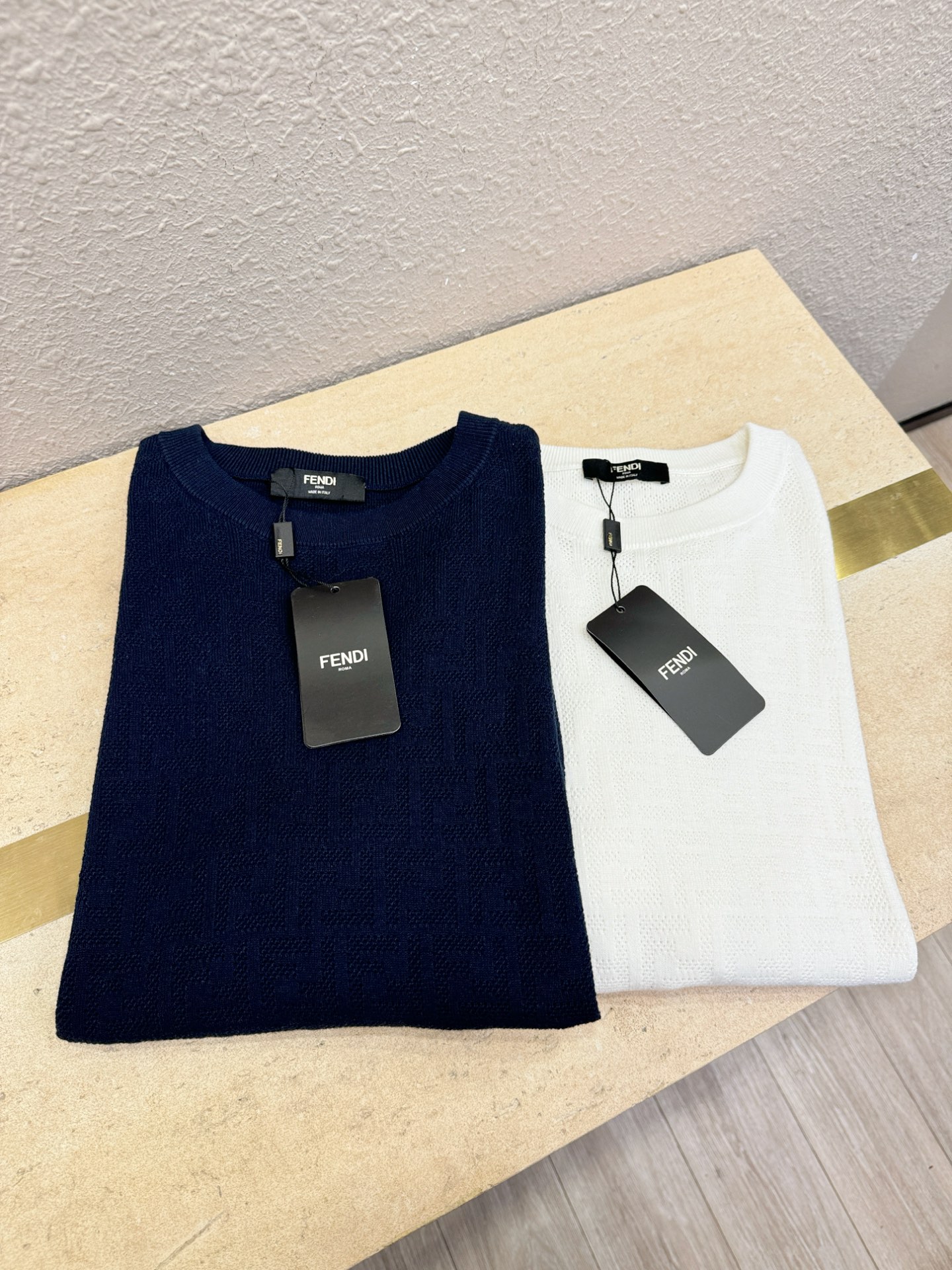FENDI芬迪 顶级品质 2025秋冬新品短袖羊毛衫！打底短袖羊毛衫，桑蚕丝+绵羊毛面料，手感柔软。顶级