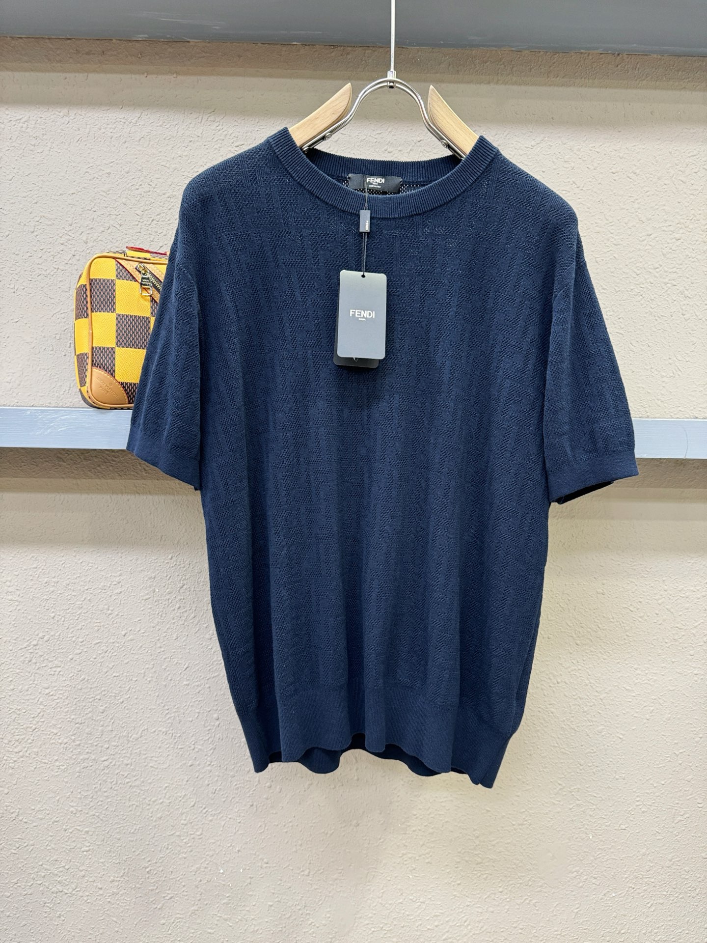 FENDI芬迪 顶级品质 2025秋冬新品短袖羊毛衫！打底短袖羊毛衫，桑蚕丝+绵羊毛面料，手感柔软。顶级