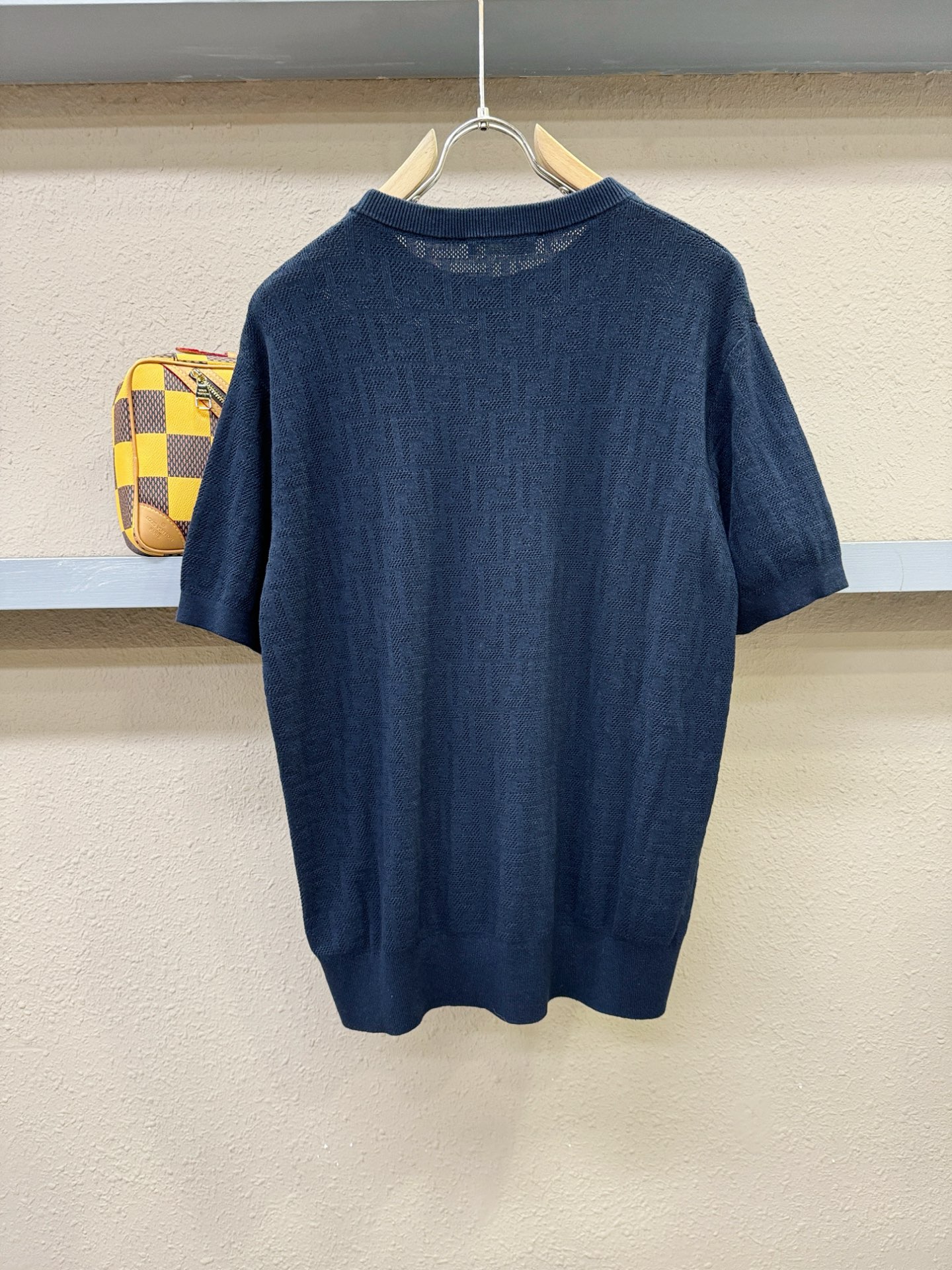 FENDI芬迪 顶级品质 2025秋冬新品短袖羊毛衫！打底短袖羊毛衫，桑蚕丝+绵羊毛面料，手感柔软。顶级