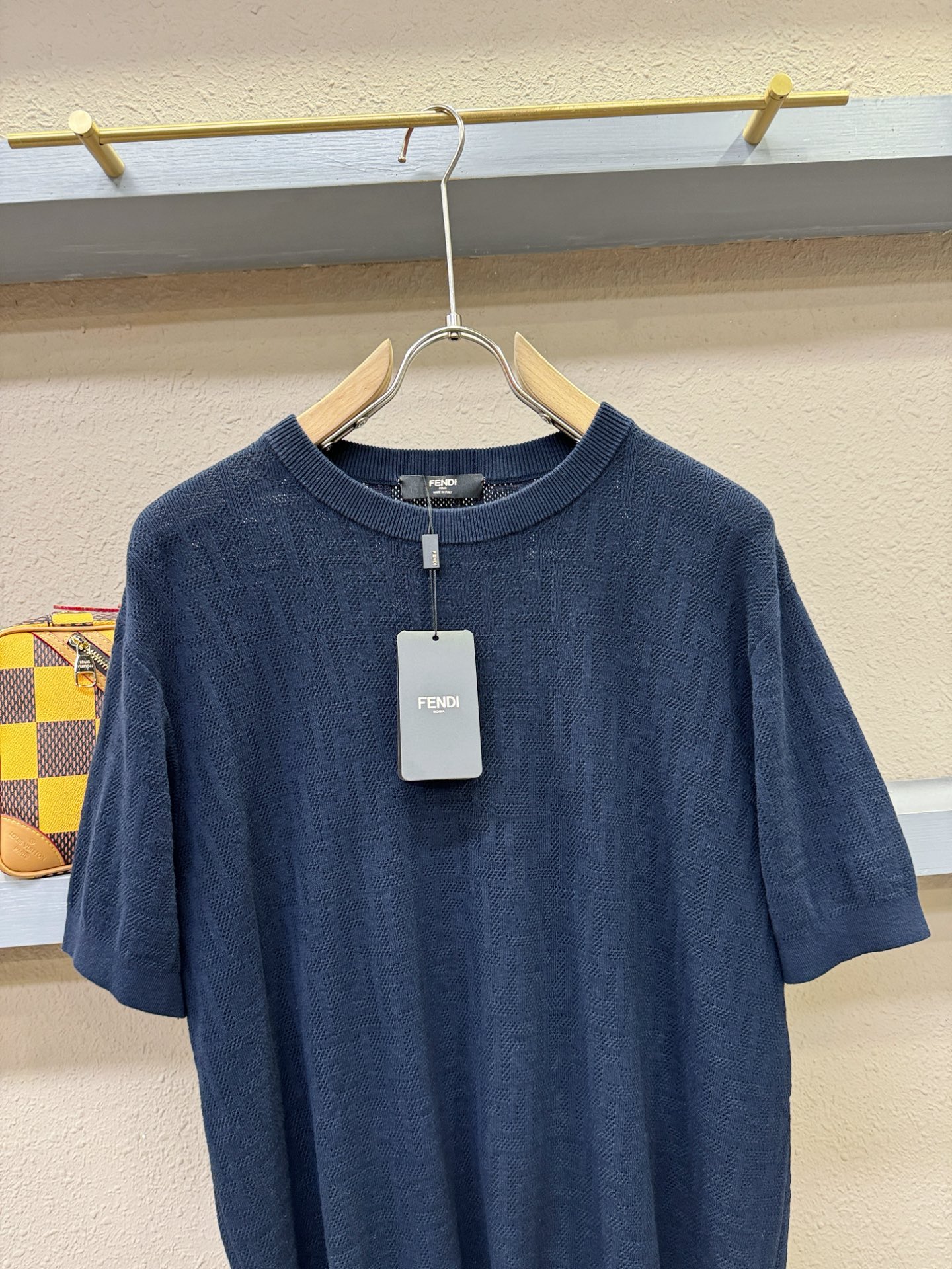 FENDI芬迪 顶级品质 2025秋冬新品短袖羊毛衫！打底短袖羊毛衫，桑蚕丝+绵羊毛面料，手感柔软。顶级