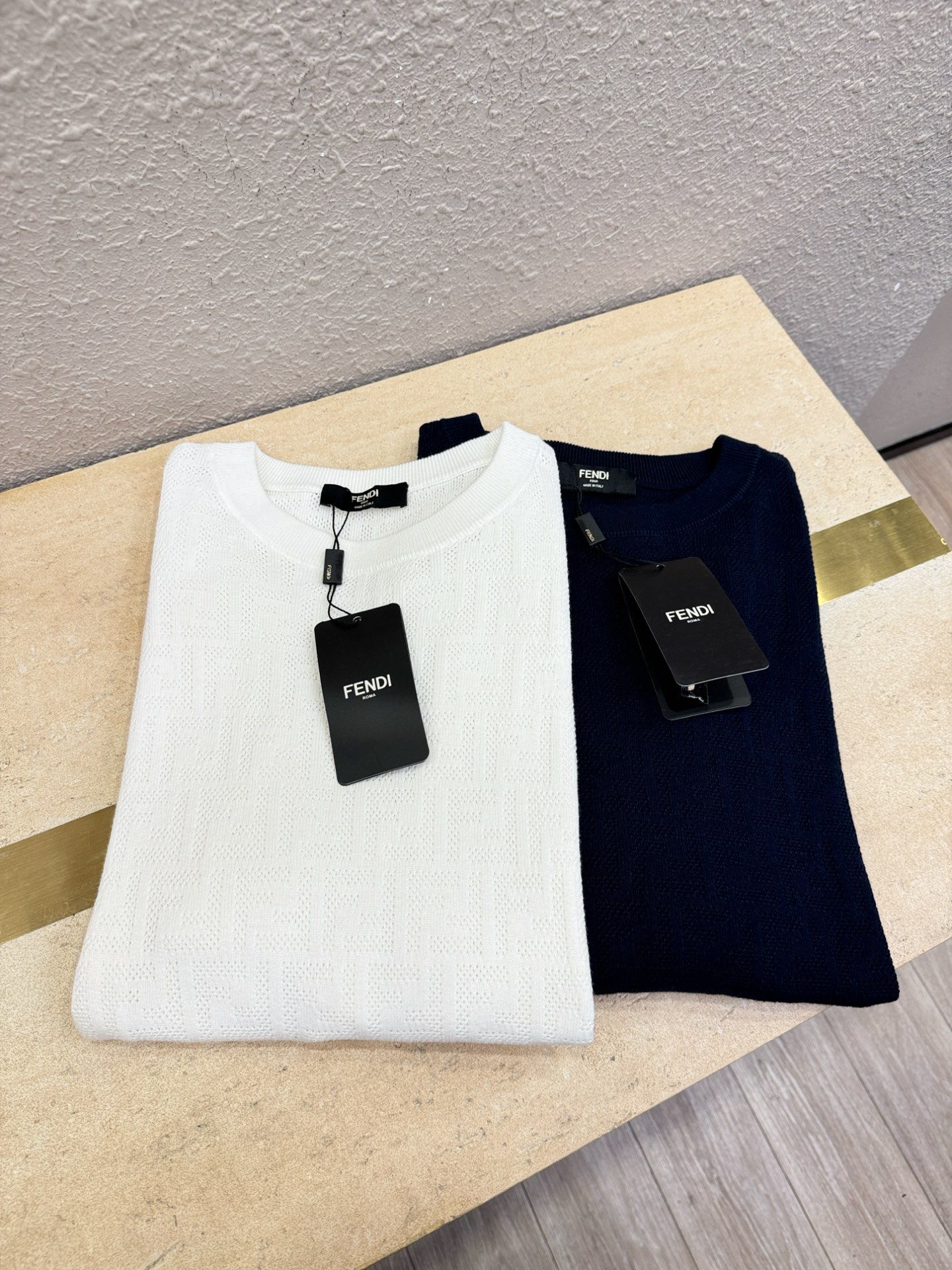 FENDI芬迪 顶级品质 2025秋冬新品短袖羊毛衫！打底短袖羊毛衫，桑蚕丝+绵羊毛面料，手感柔软。顶级