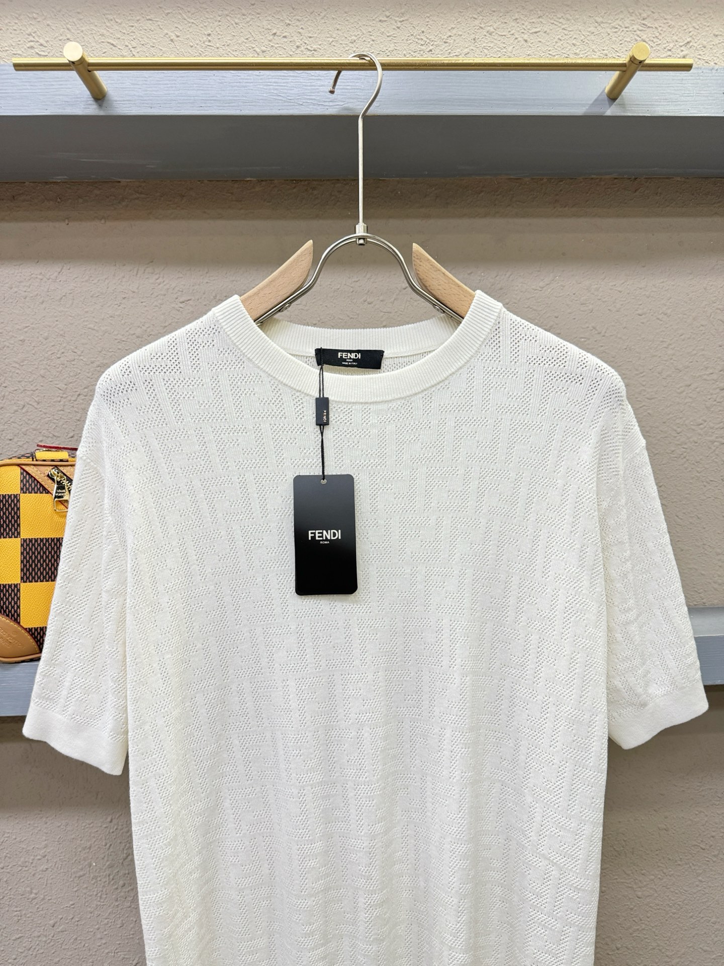 FENDI芬迪 顶级品质 2025秋冬新品短袖羊毛衫！打底短袖羊毛衫，桑蚕丝+绵羊毛面料，手感柔软。顶级