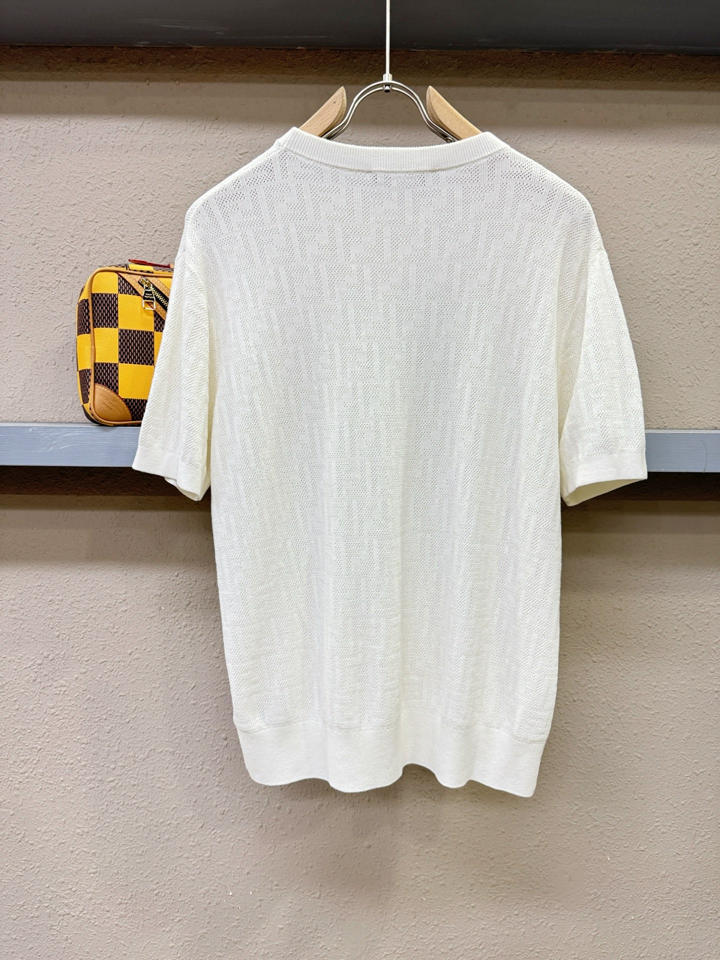 FENDI芬迪 顶级品质 2025秋冬新品短袖羊毛衫！打底短袖羊毛衫，桑蚕丝+绵羊毛面料，手感柔软。顶级