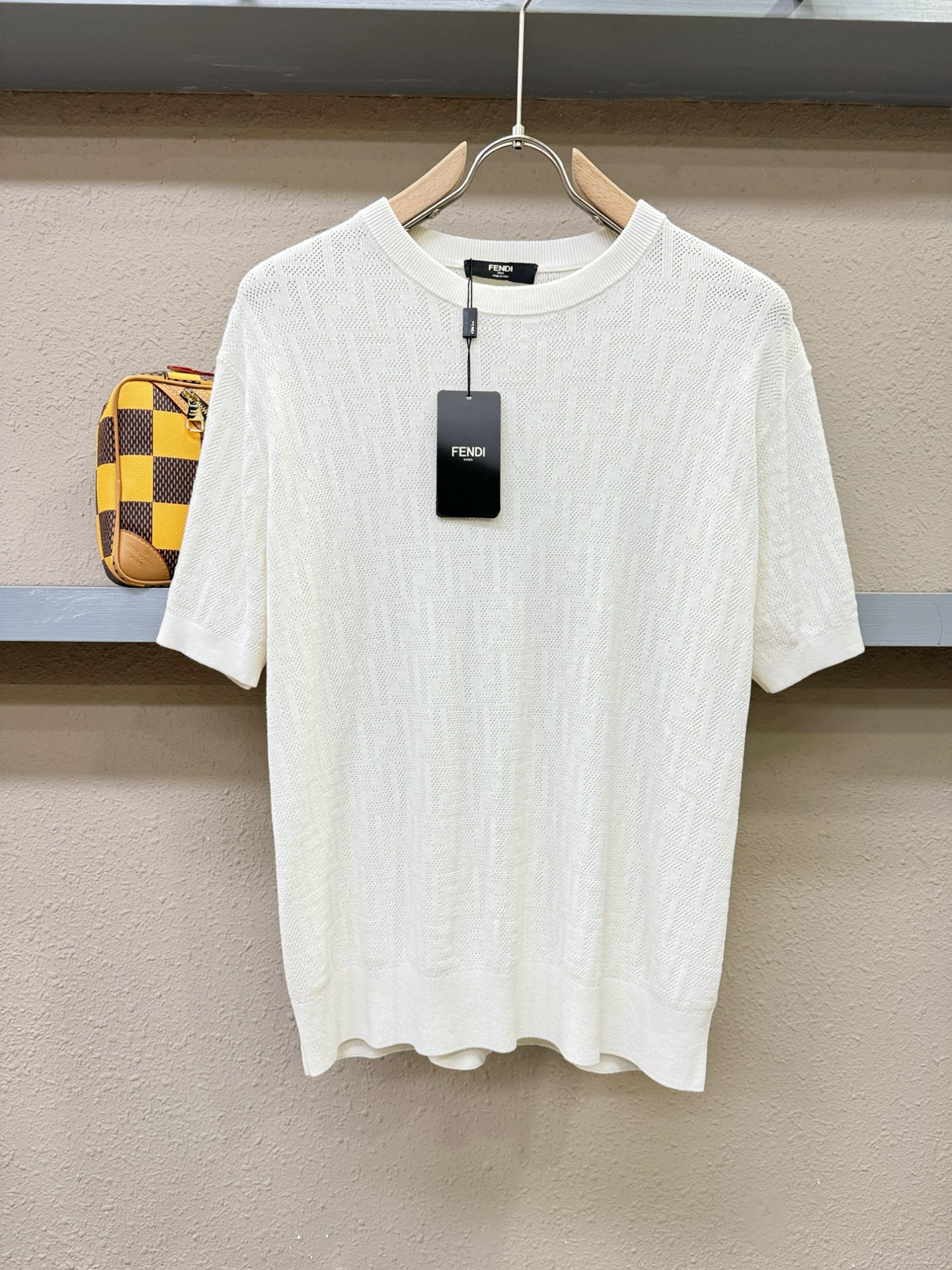 FENDI芬迪 顶级品质 2025秋冬新品短袖羊毛衫！打底短袖羊毛衫，桑蚕丝+绵羊毛面料，手感柔软。顶级