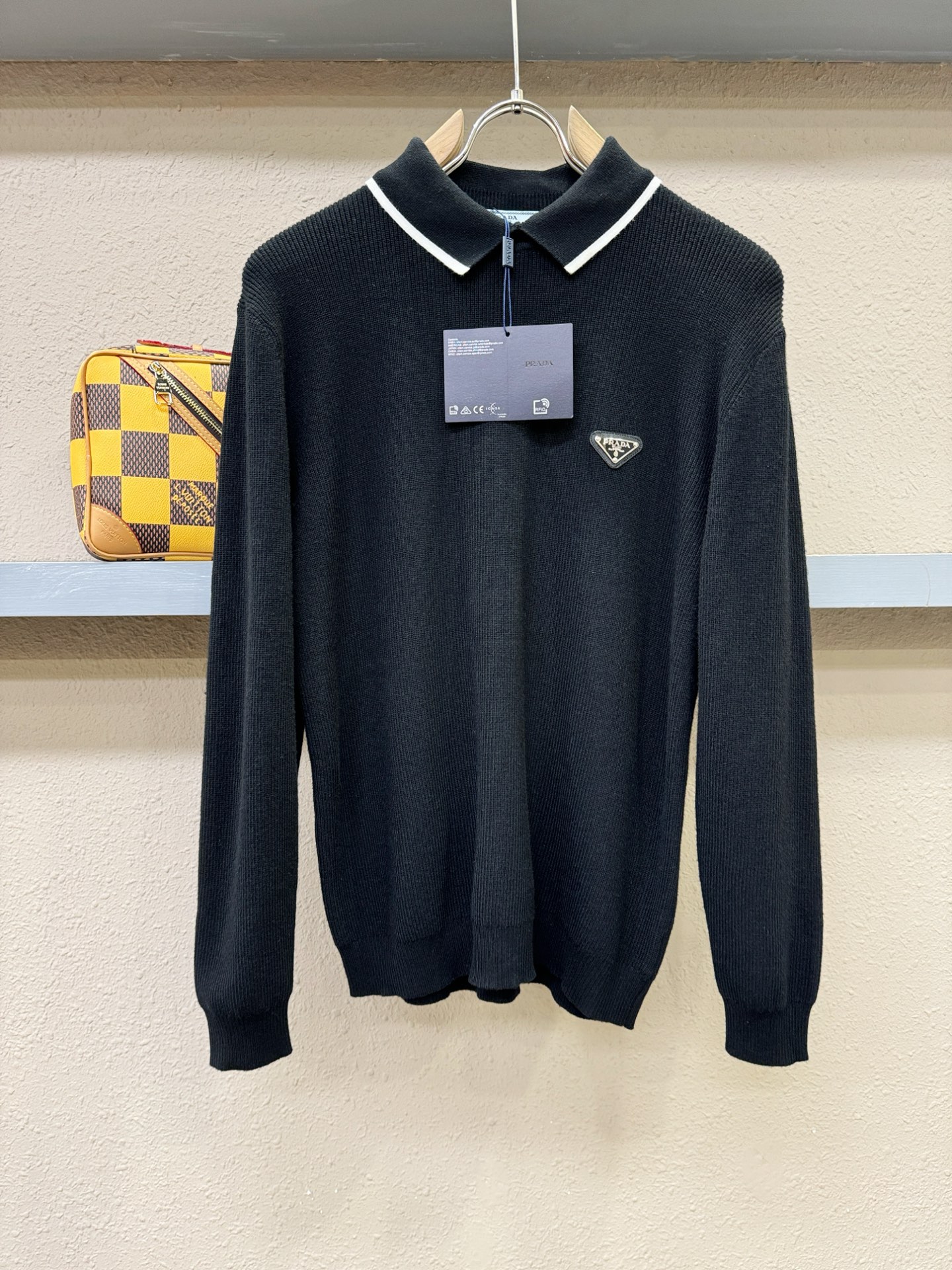 PRADA 普拉达 2025新款毛衣，胸前logo设计！贸易公司渠道稀出，同步官网发售！秋冬系列经典设计