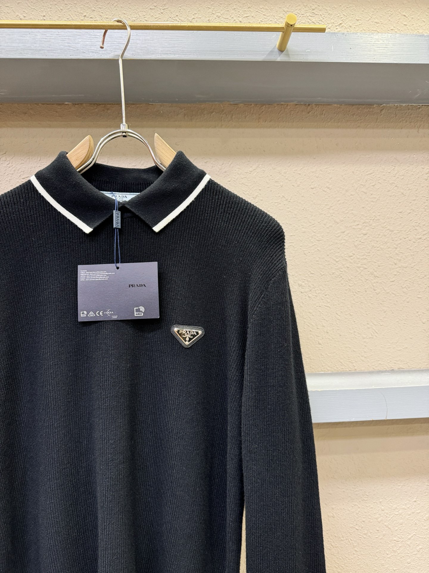 PRADA 普拉达 2025新款毛衣，胸前logo设计！贸易公司渠道稀出，同步官网发售！秋冬系列经典设计