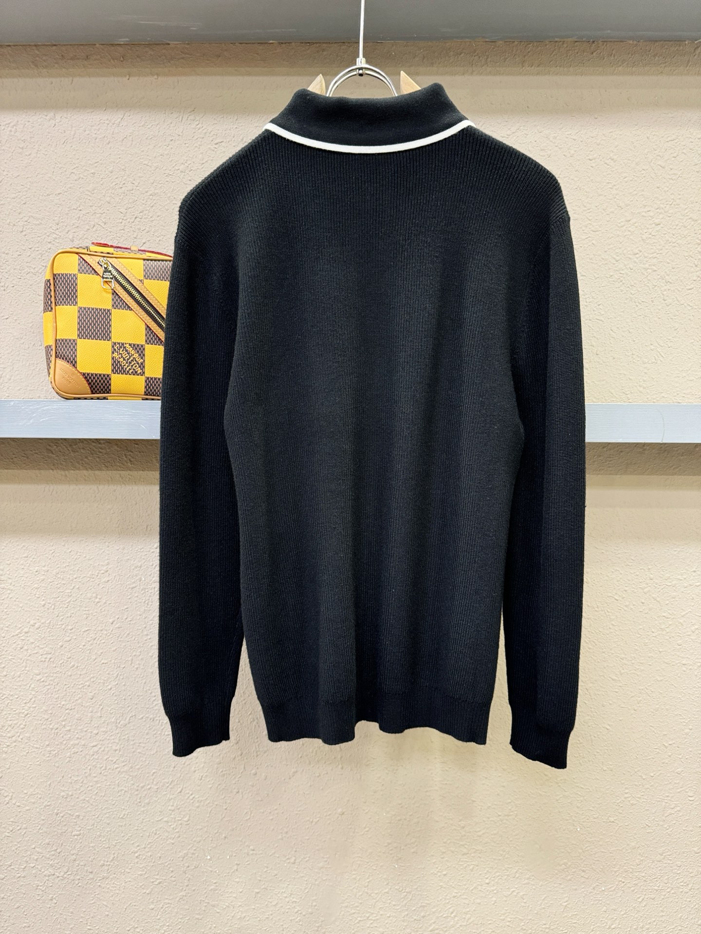 PRADA 普拉达 2025新款毛衣，胸前logo设计！贸易公司渠道稀出，同步官网发售！秋冬系列经典设计