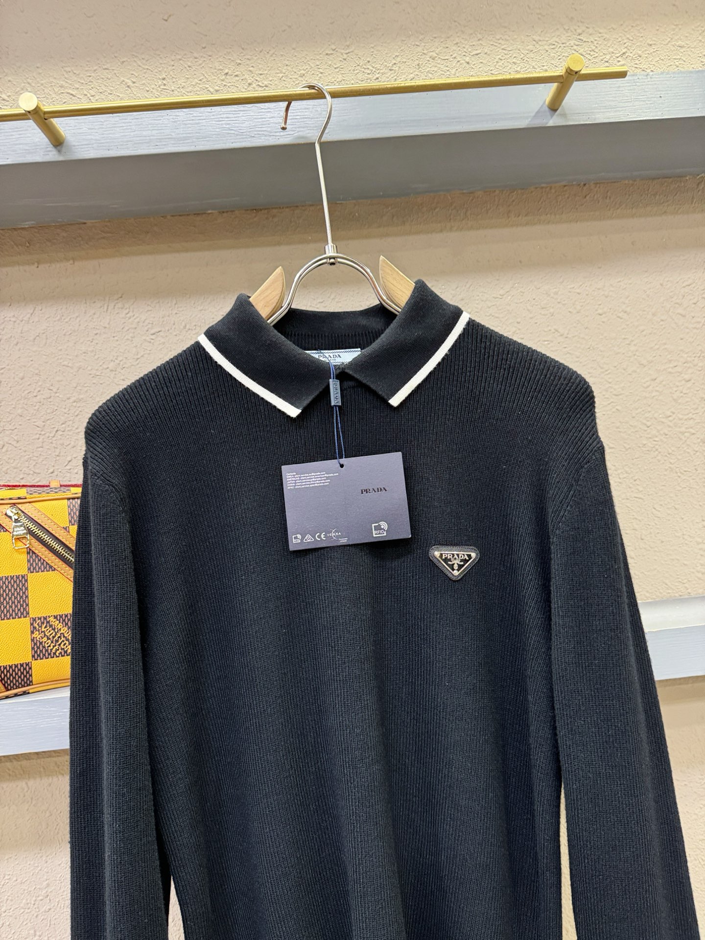 PRADA 普拉达 2025新款毛衣，胸前logo设计！贸易公司渠道稀出，同步官网发售！秋冬系列经典设计