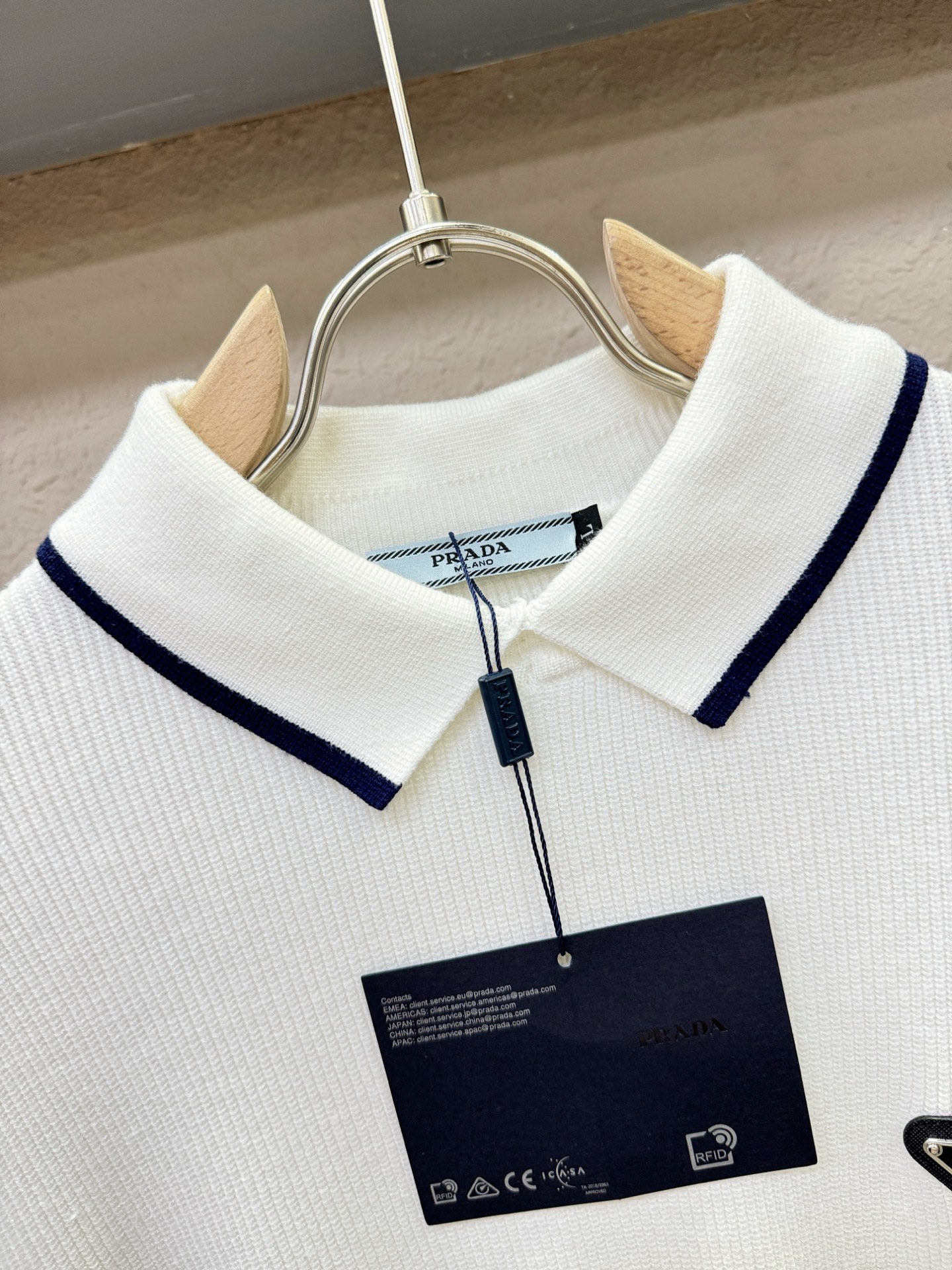 PRADA 普拉达 2025新款毛衣，胸前logo设计！贸易公司渠道稀出，同步官网发售！秋冬系列经典设计