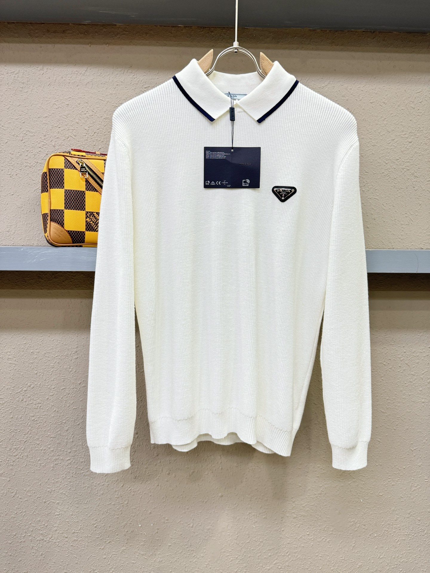 PRADA 普拉达 2025新款毛衣，胸前logo设计！贸易公司渠道稀出，同步官网发售！秋冬系列经典设计